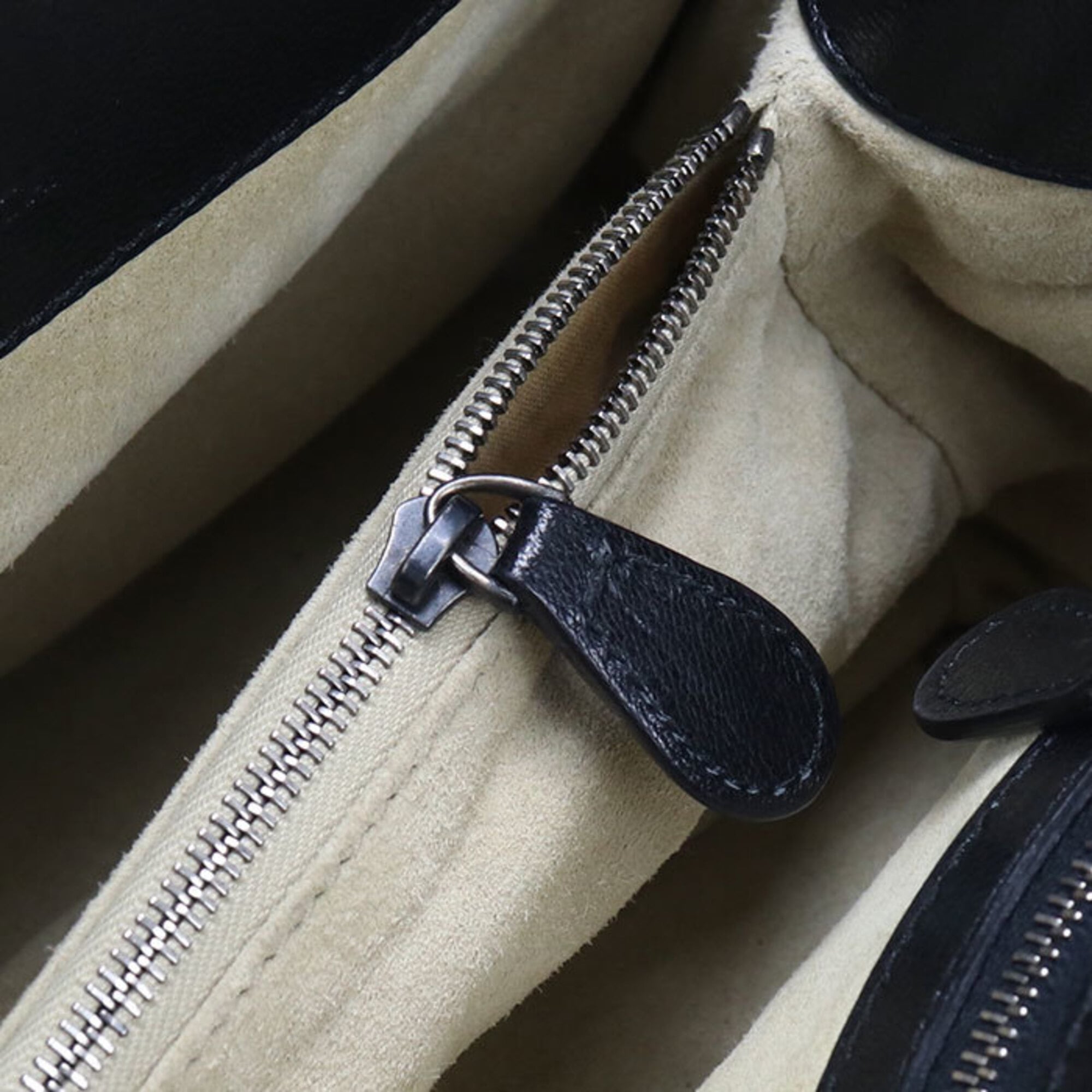 Bottega Veneta Black Leather Handbag (Pre-Owned)
