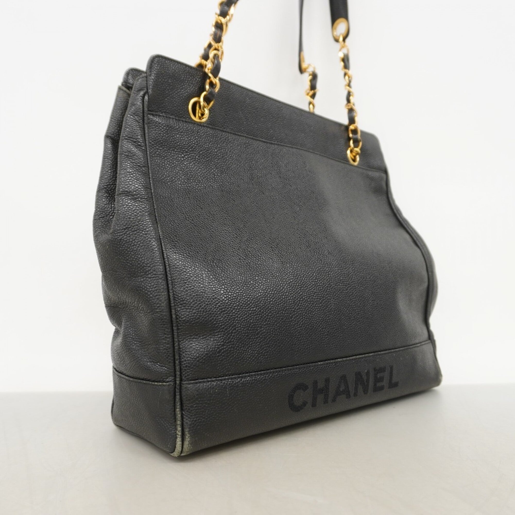 Chanel Black Grained Calfskin Shoulder Bag (Pre-Owned)