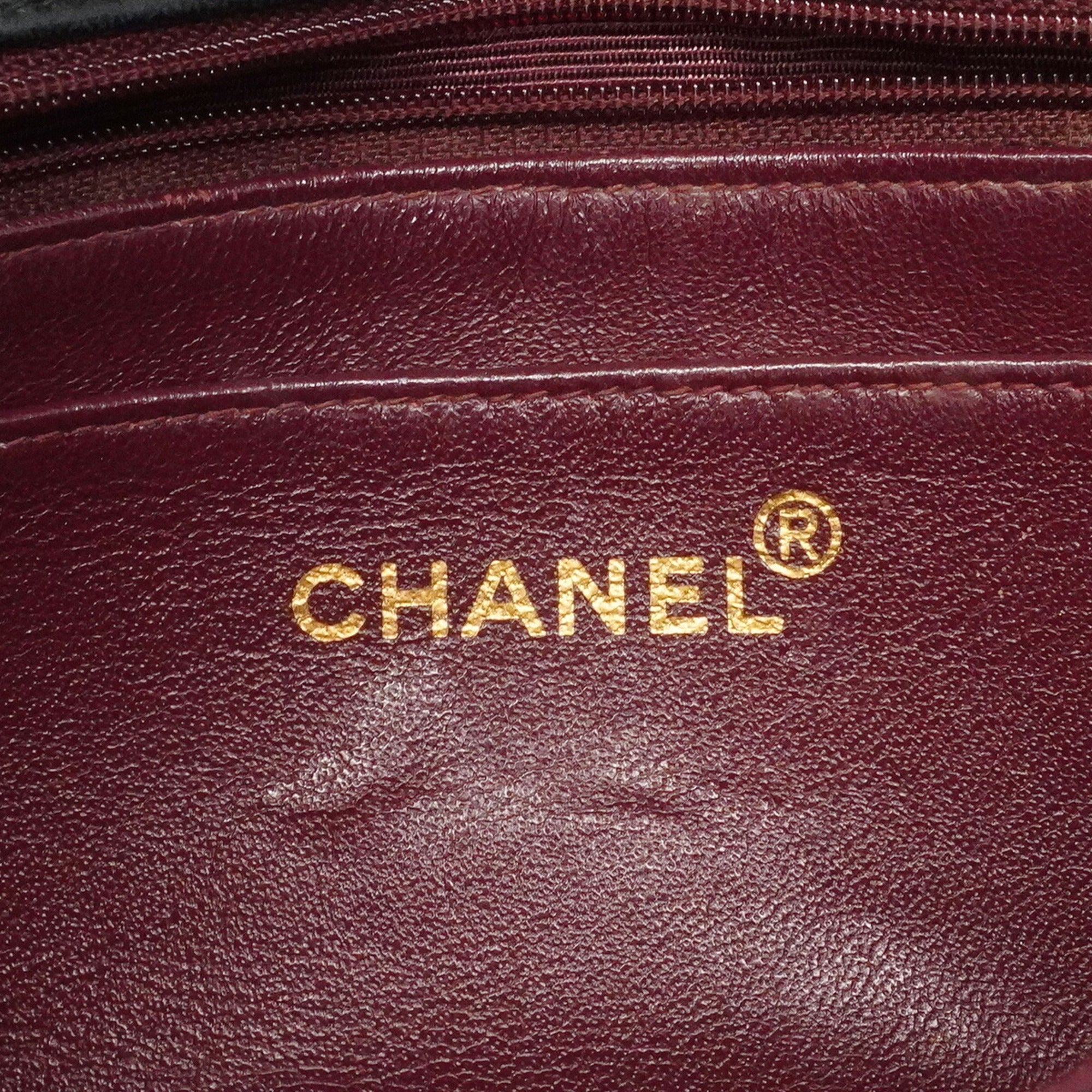 Chanel Black Leather Shoulder Bag (Pre-Owned)