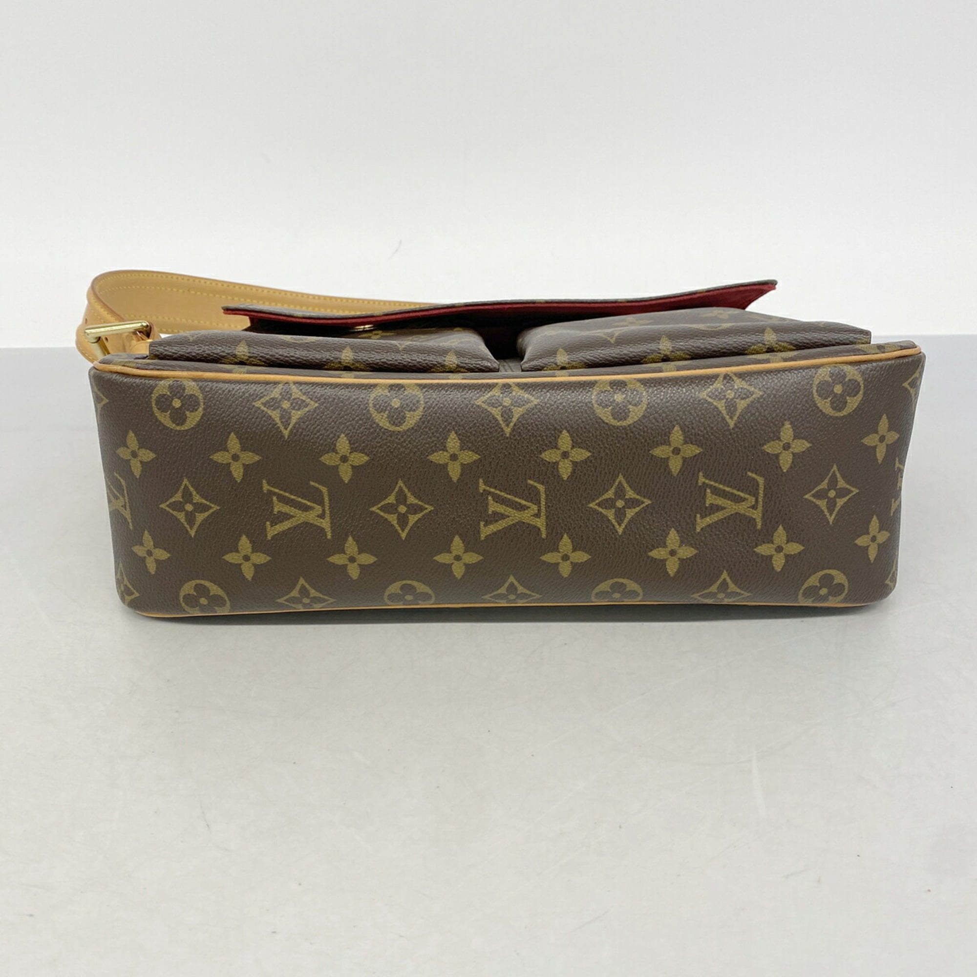 Louis Vuitton Brown Shoulder Bag (Pre-Owned)