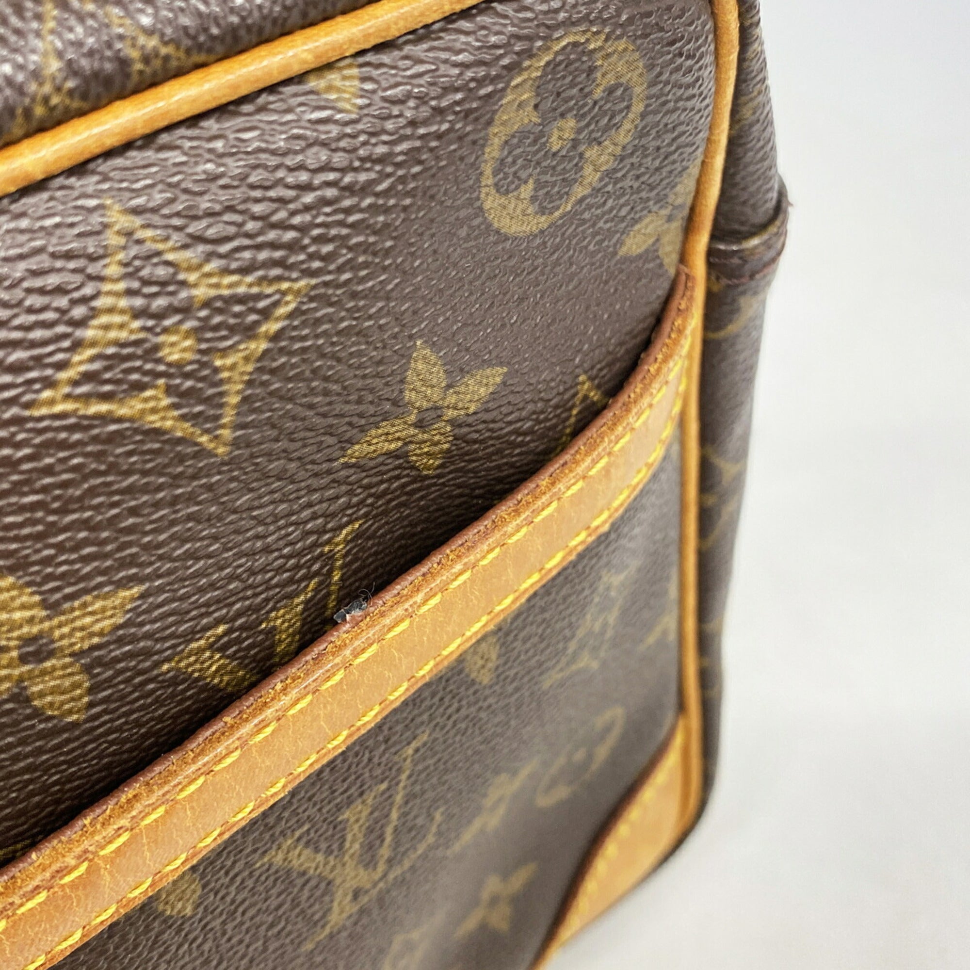 Louis Vuitton Brown Shoulder Bag (Pre-Owned)