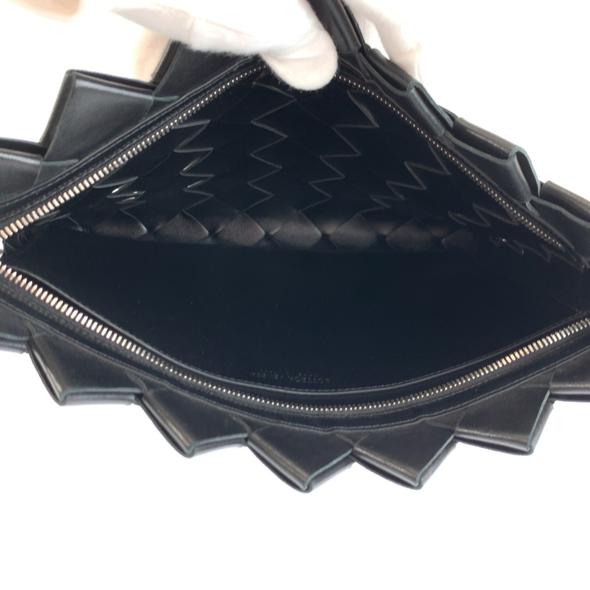 Bottega Veneta Black Intrecciato Clutch Bag (Pre-Owned)