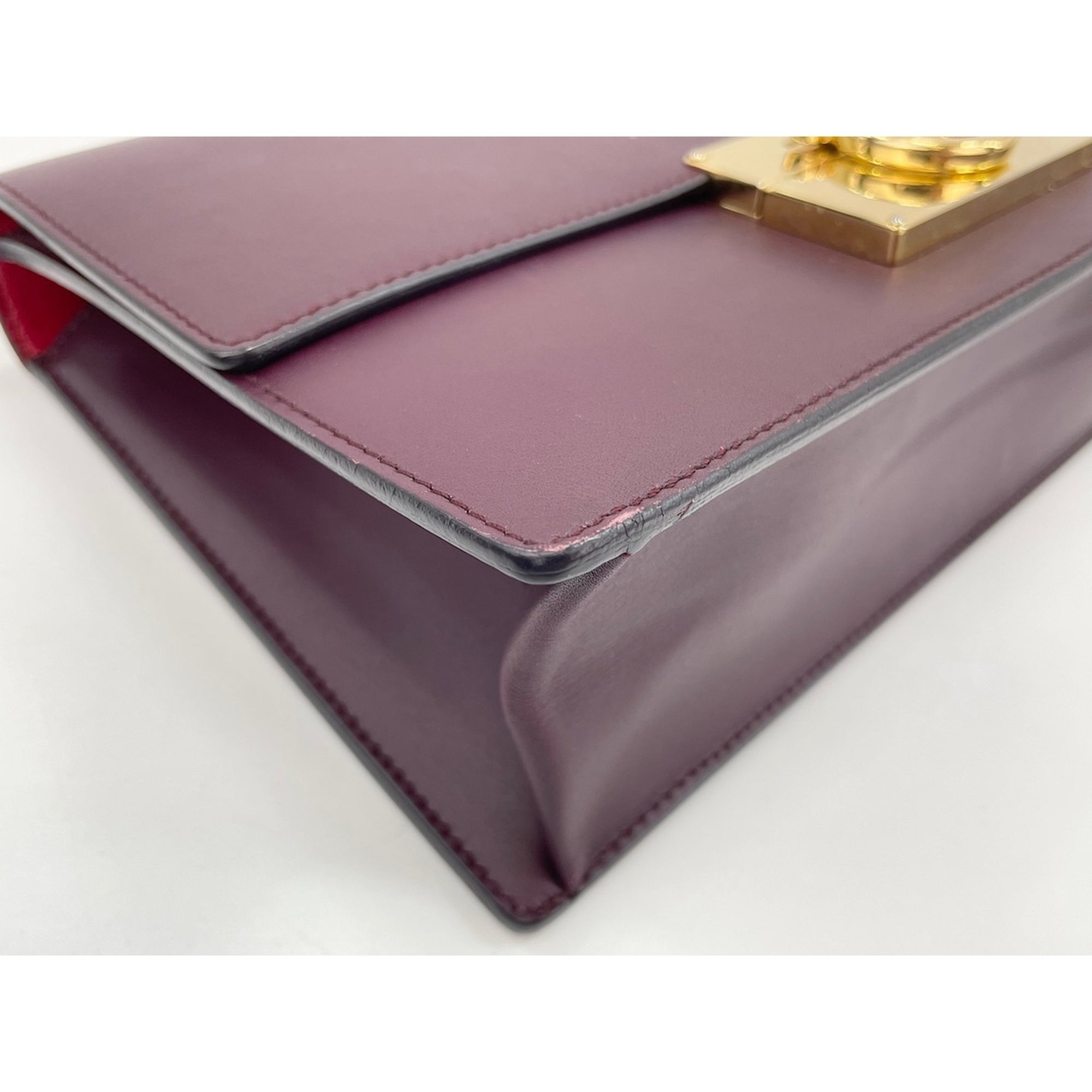 Salvatore Ferragamo Gancini Wine Leather Shoulder Bag (Pre-Owned)