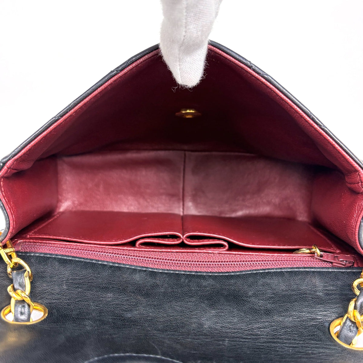 Chanel Black Leather Shoulder Bag (Pre-Owned)