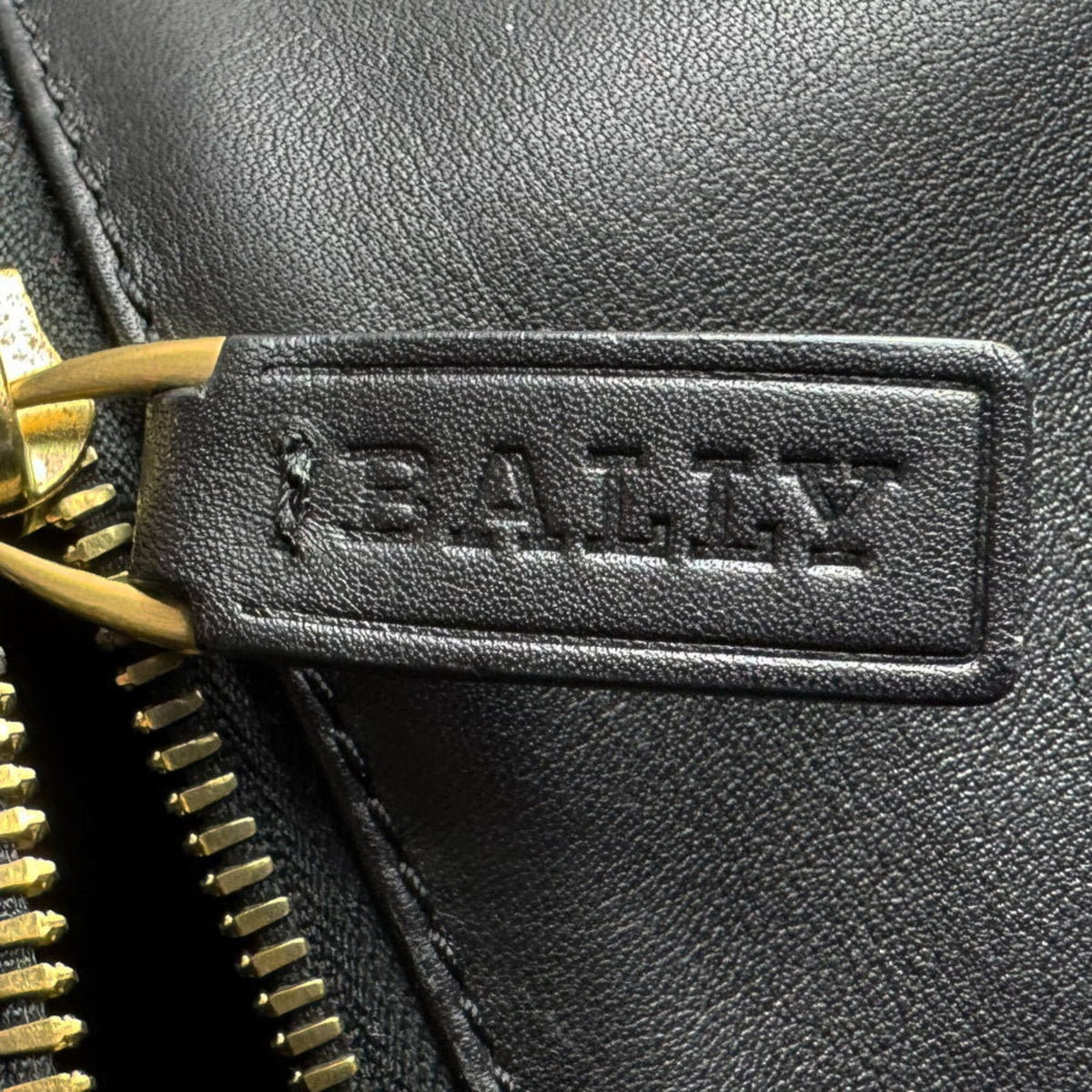 Bally Black Leather Handbag (Pre-Owned)