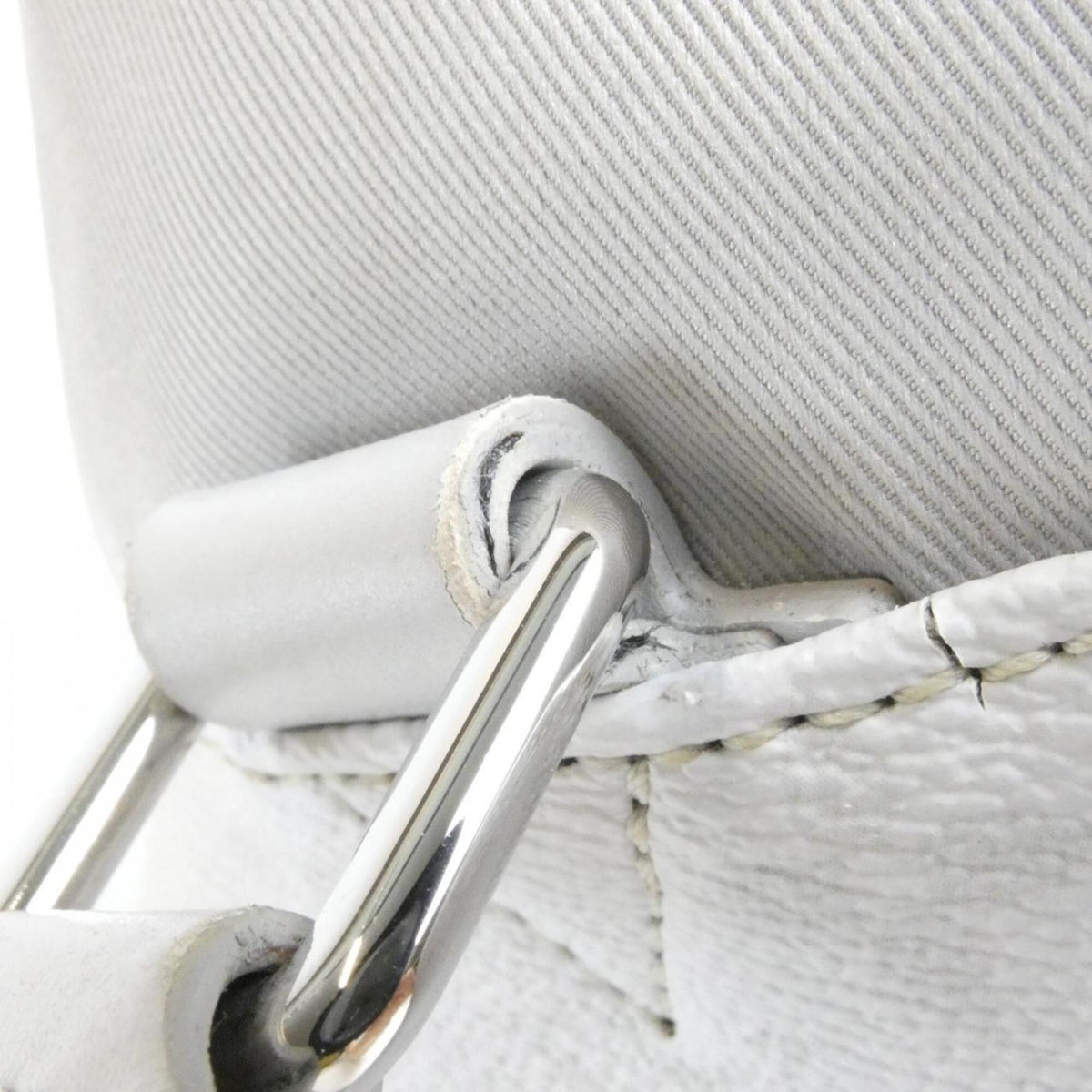 Louis Vuitton Blanc Coated Canvas Shoulder Bag (Pre-Owned)