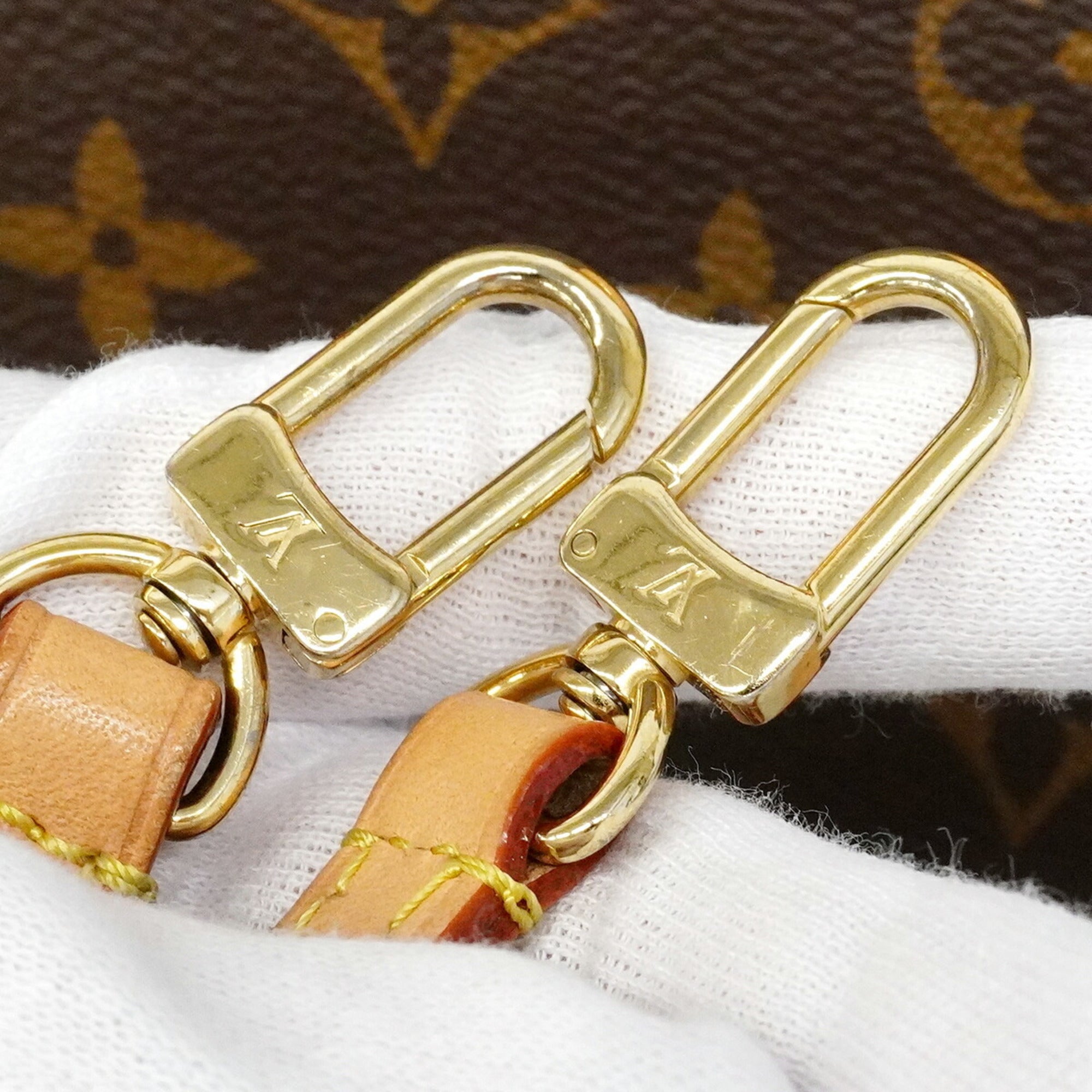Louis Vuitton Brown Handbag (Pre-Owned)