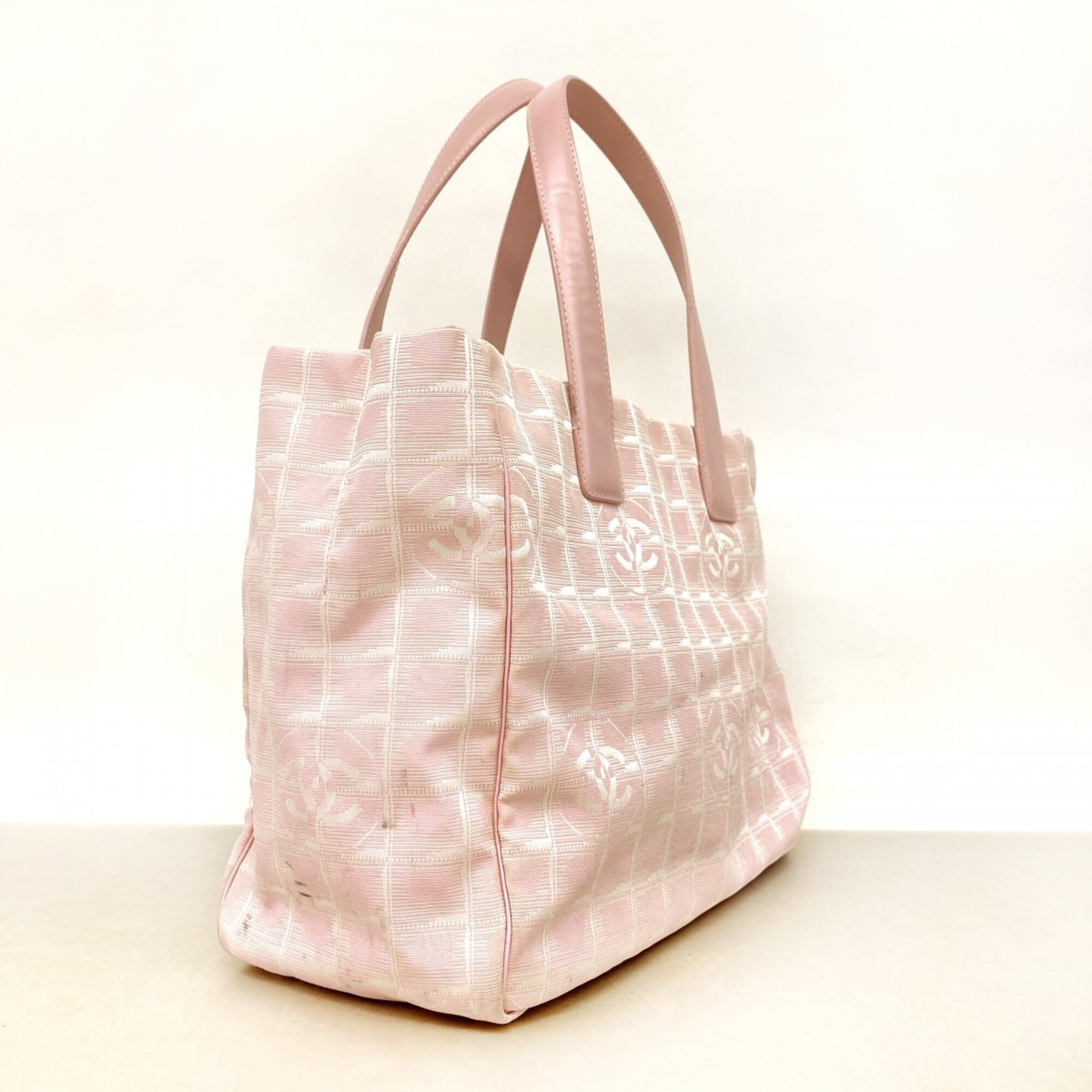 Chanel Pink Nylon Tote Bag (Pre-Owned)