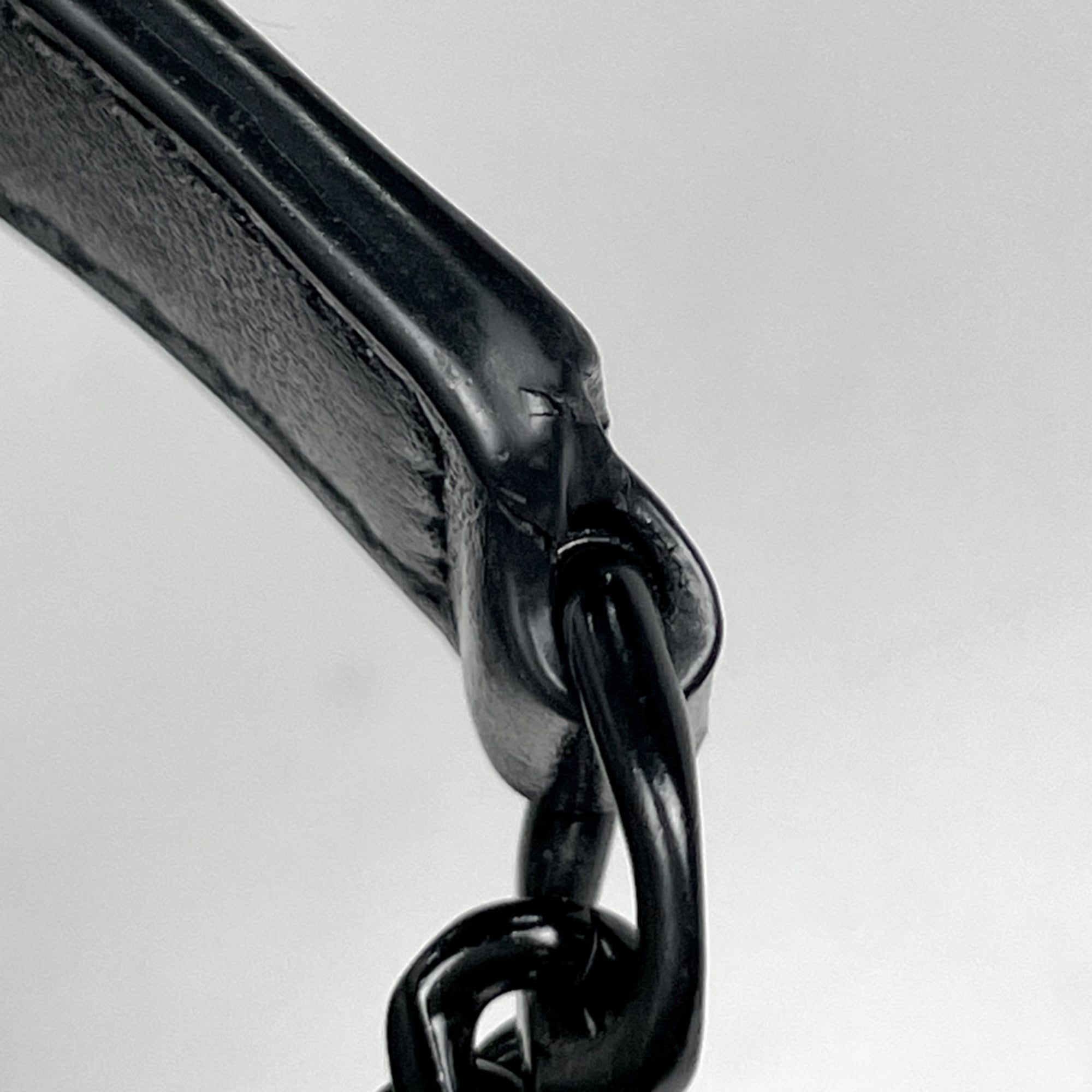 Saint Laurent Black Leather Shoulder Bag (Pre-Owned)