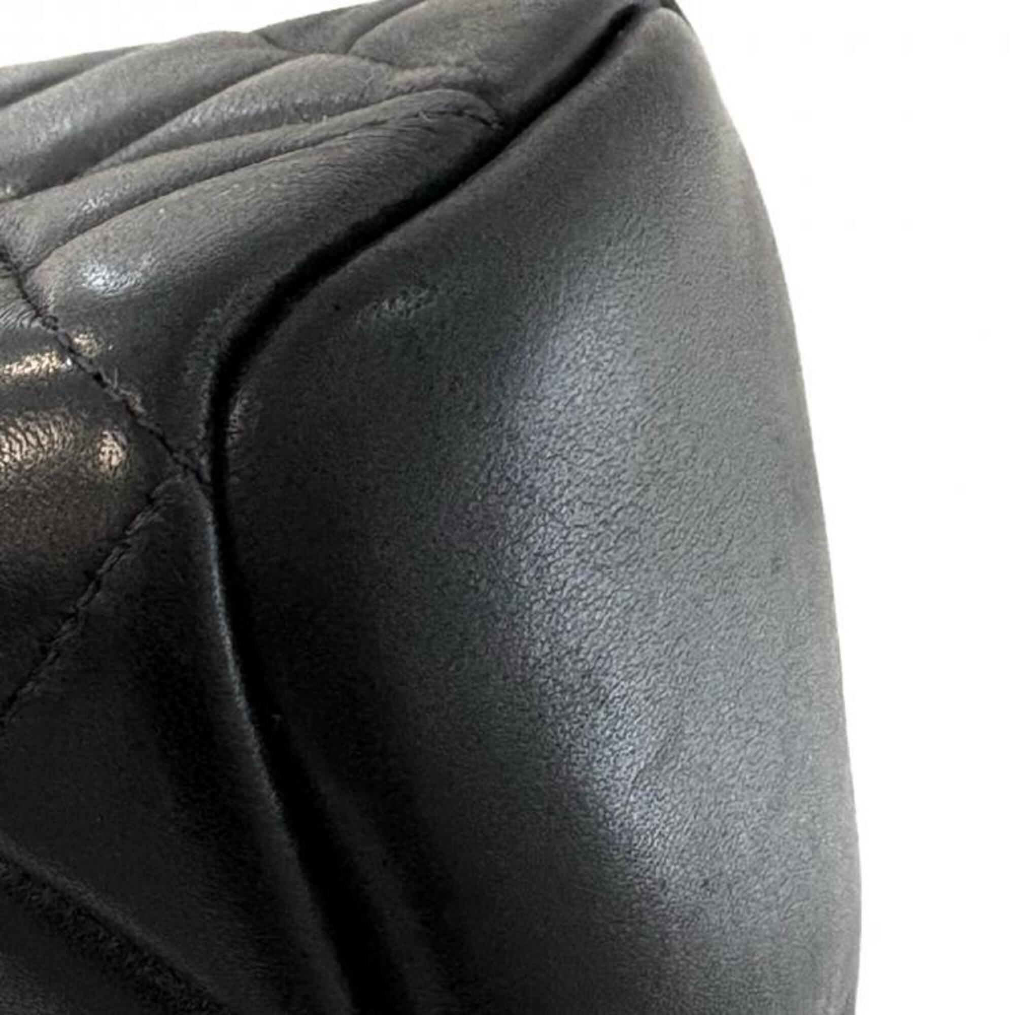 Chanel Black Leather Shoulder Bag (Pre-Owned)