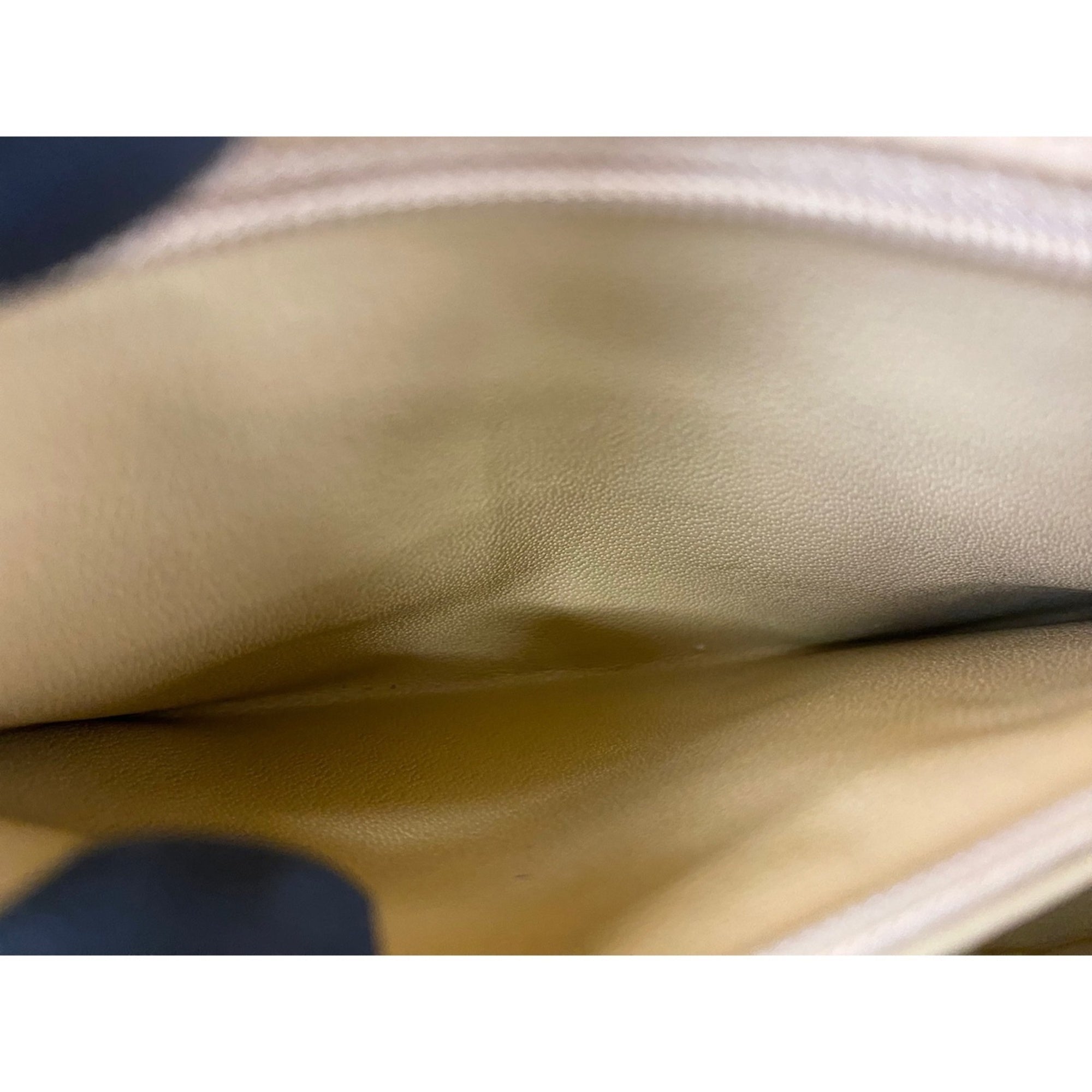 Chanel Beige Shoulder Bag (Pre-Owned)