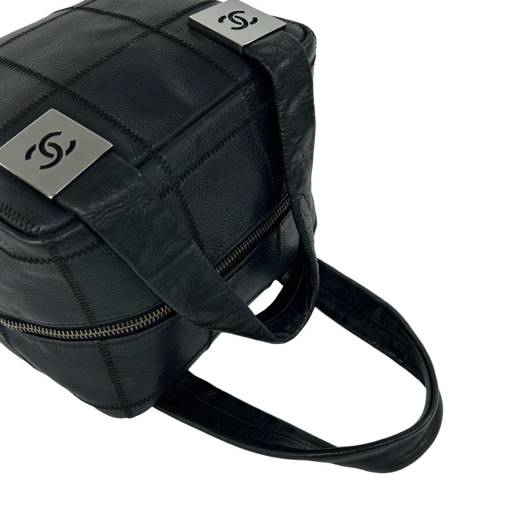 Chanel Black Grained Calfskin Handbag (Pre-Owned)