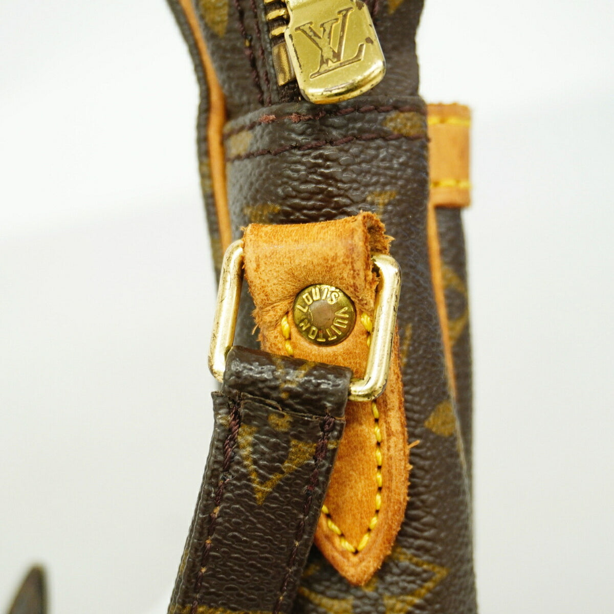 Louis Vuitton Brown Shoulder Bag (Pre-Owned)