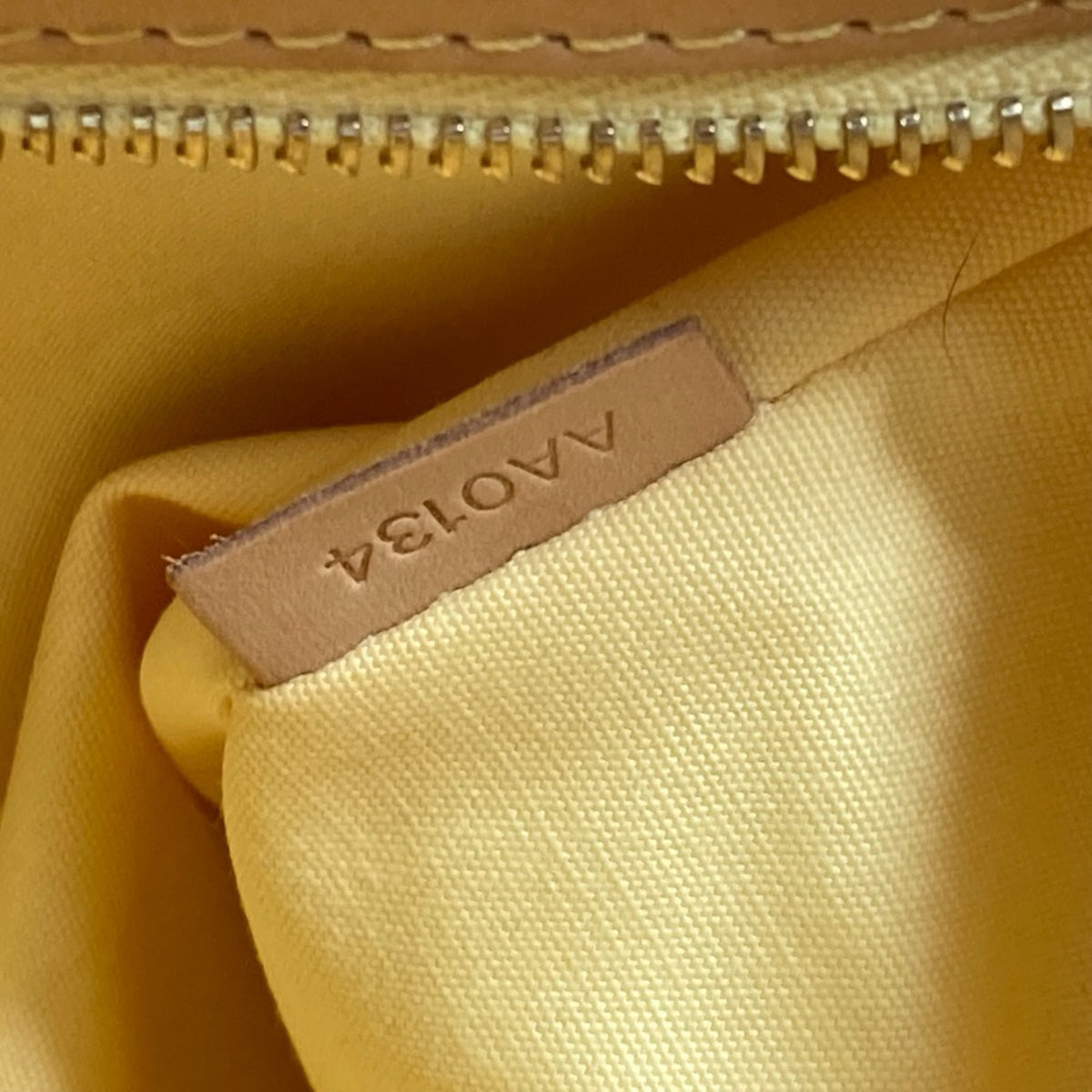 Louis Vuitton Yellow Other Handbag (Pre-Owned)