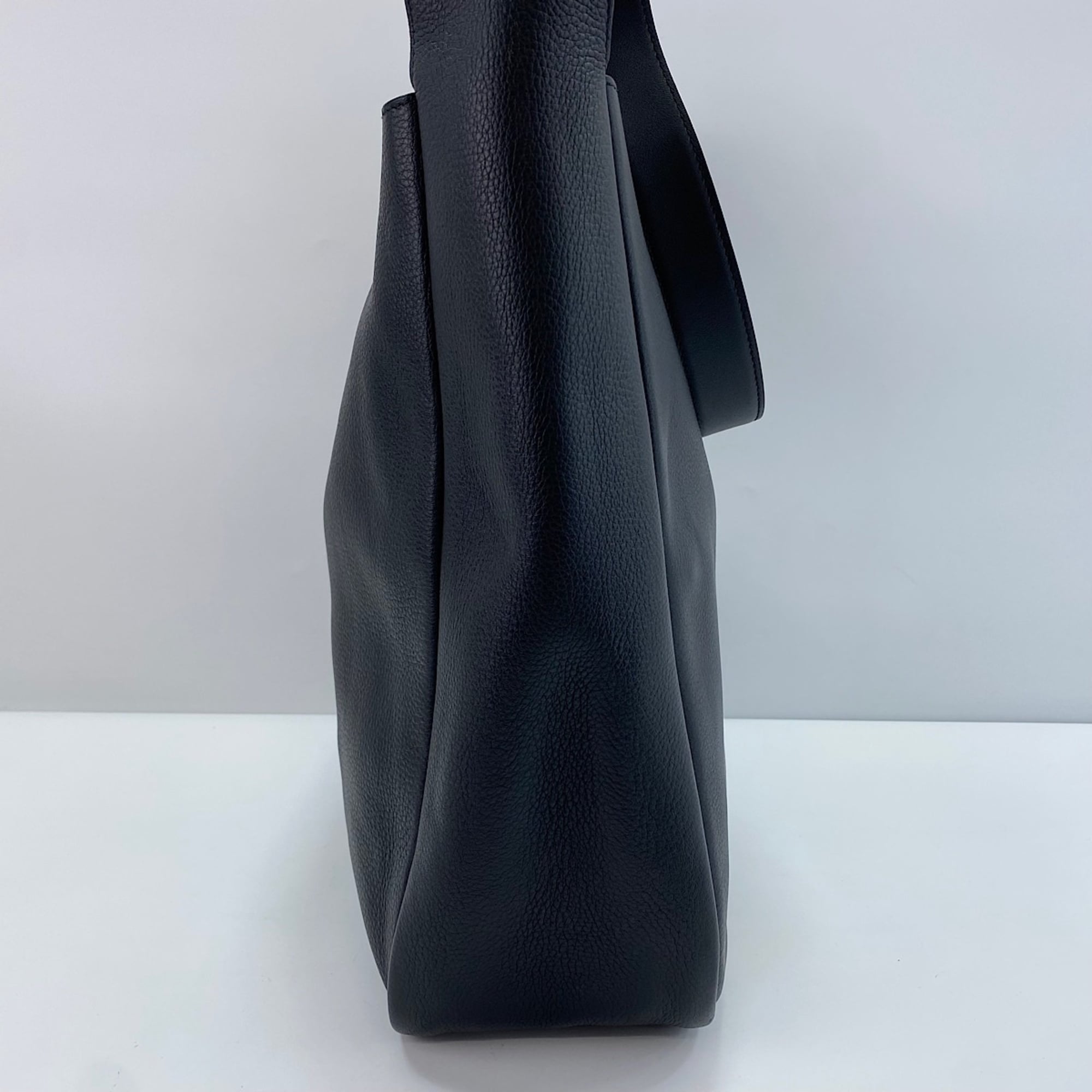 Yves Saint Laurent Black Shoulder Bag (Pre-Owned)
