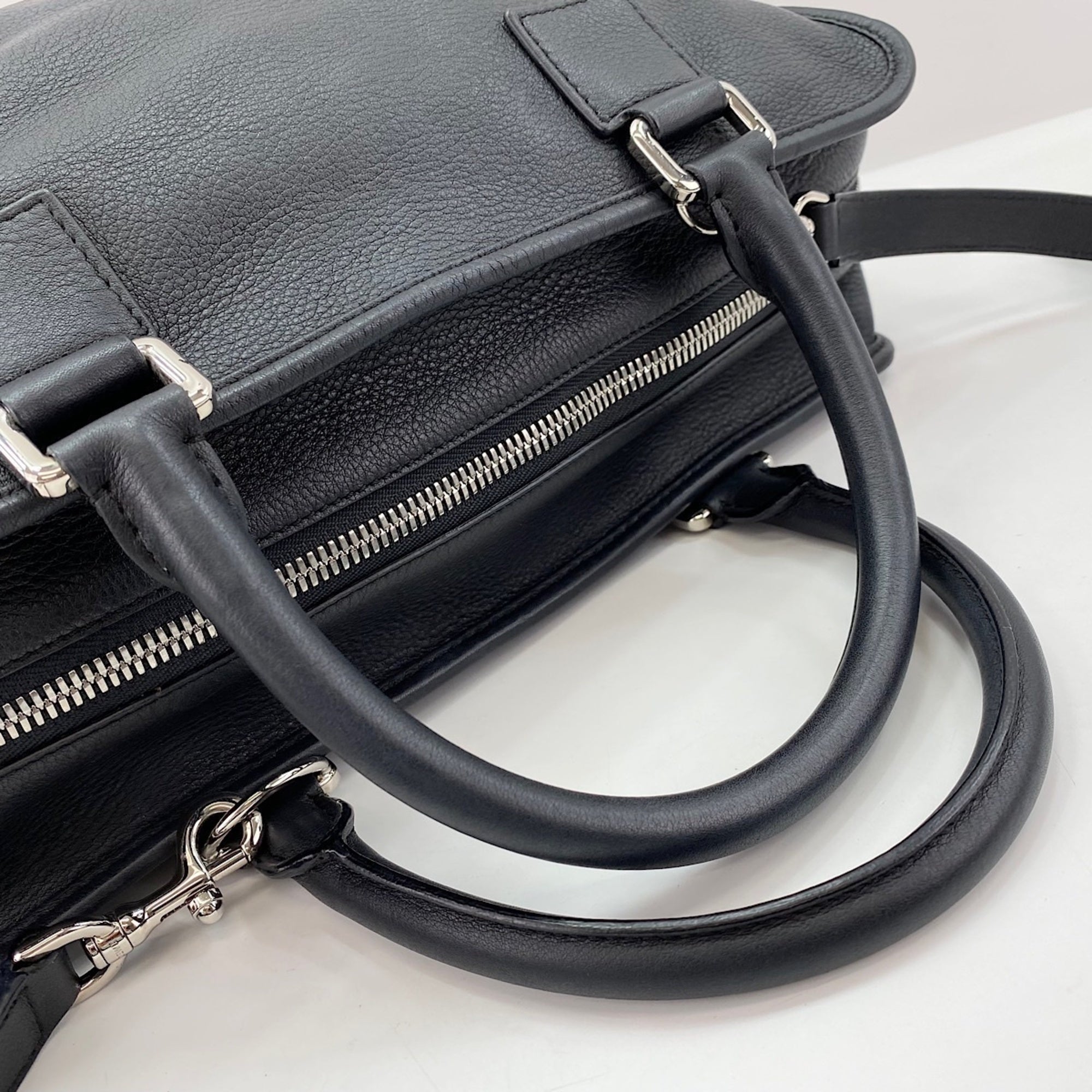 Loewe Black Leather Handbag (Pre-Owned)