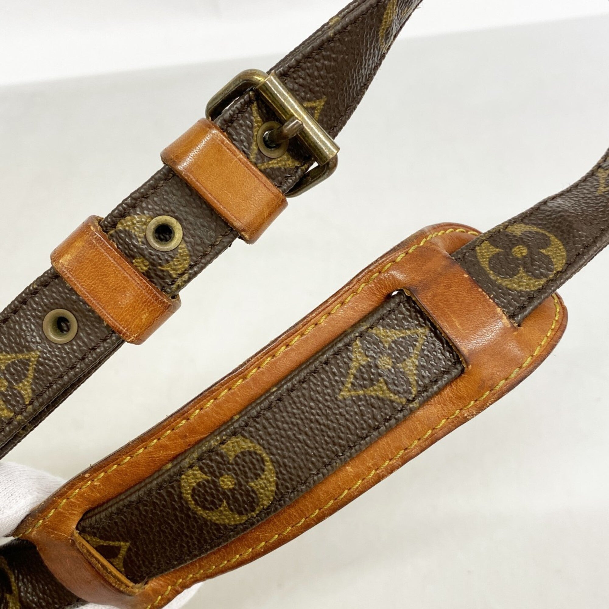 Louis Vuitton Brown Shoulder Bag (Pre-Owned)