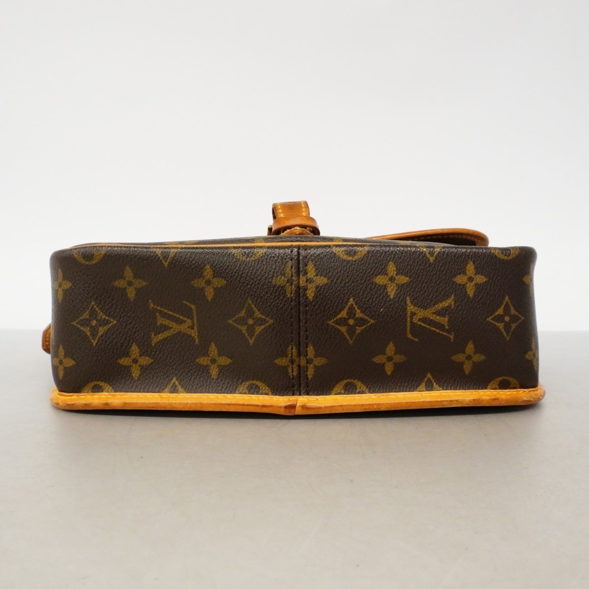 Louis Vuitton Brown Shoulder Bag (Pre-Owned)