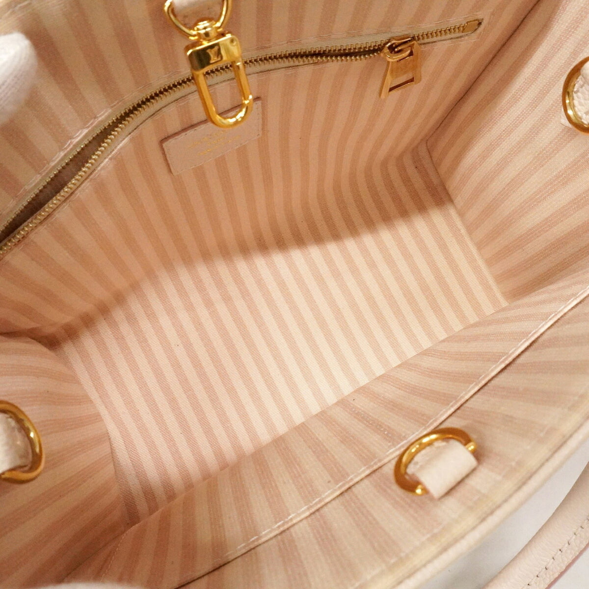 Louis Vuitton Peach White Tote Bag (Pre-Owned)