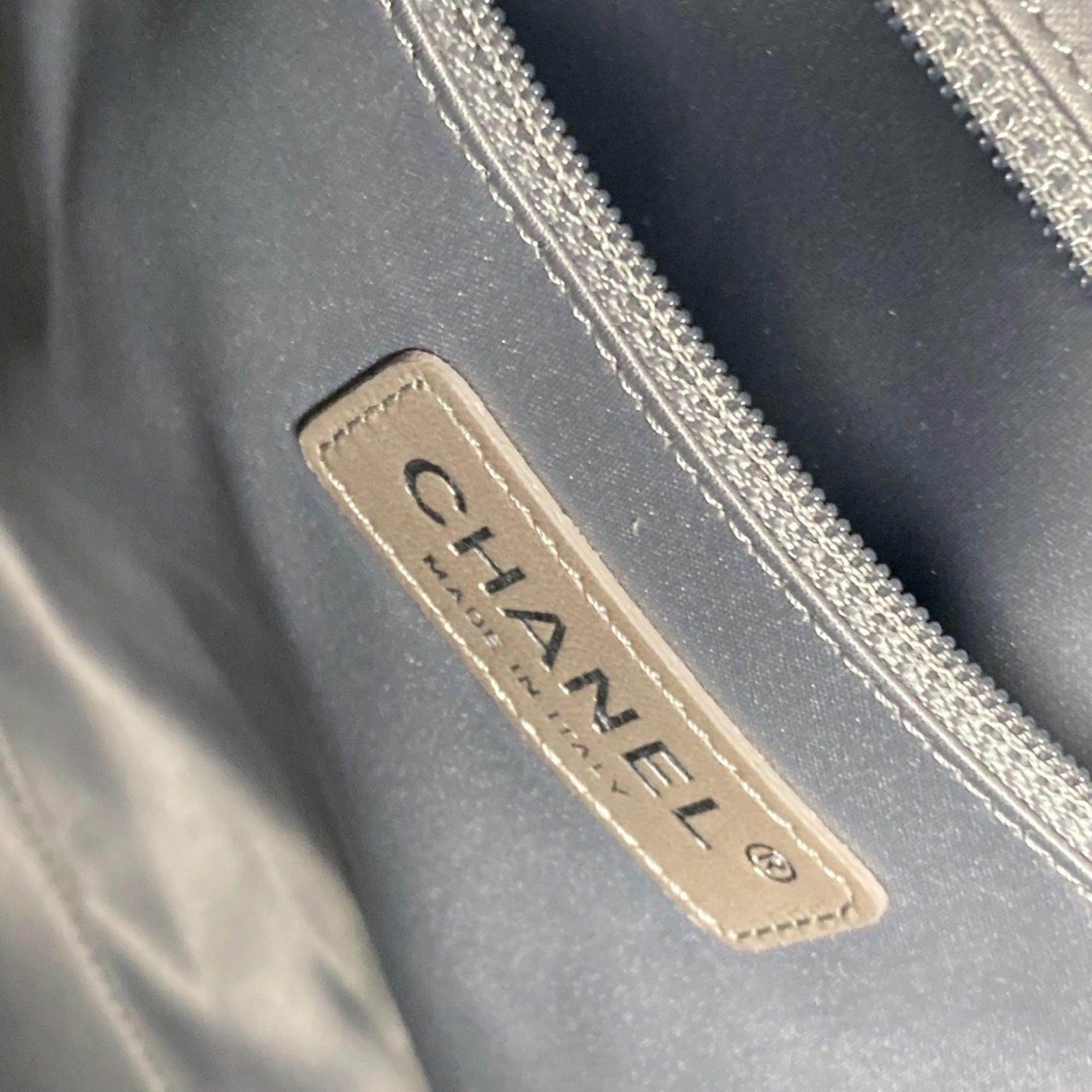 Chanel Black Shoulder Bag (Pre-Owned)