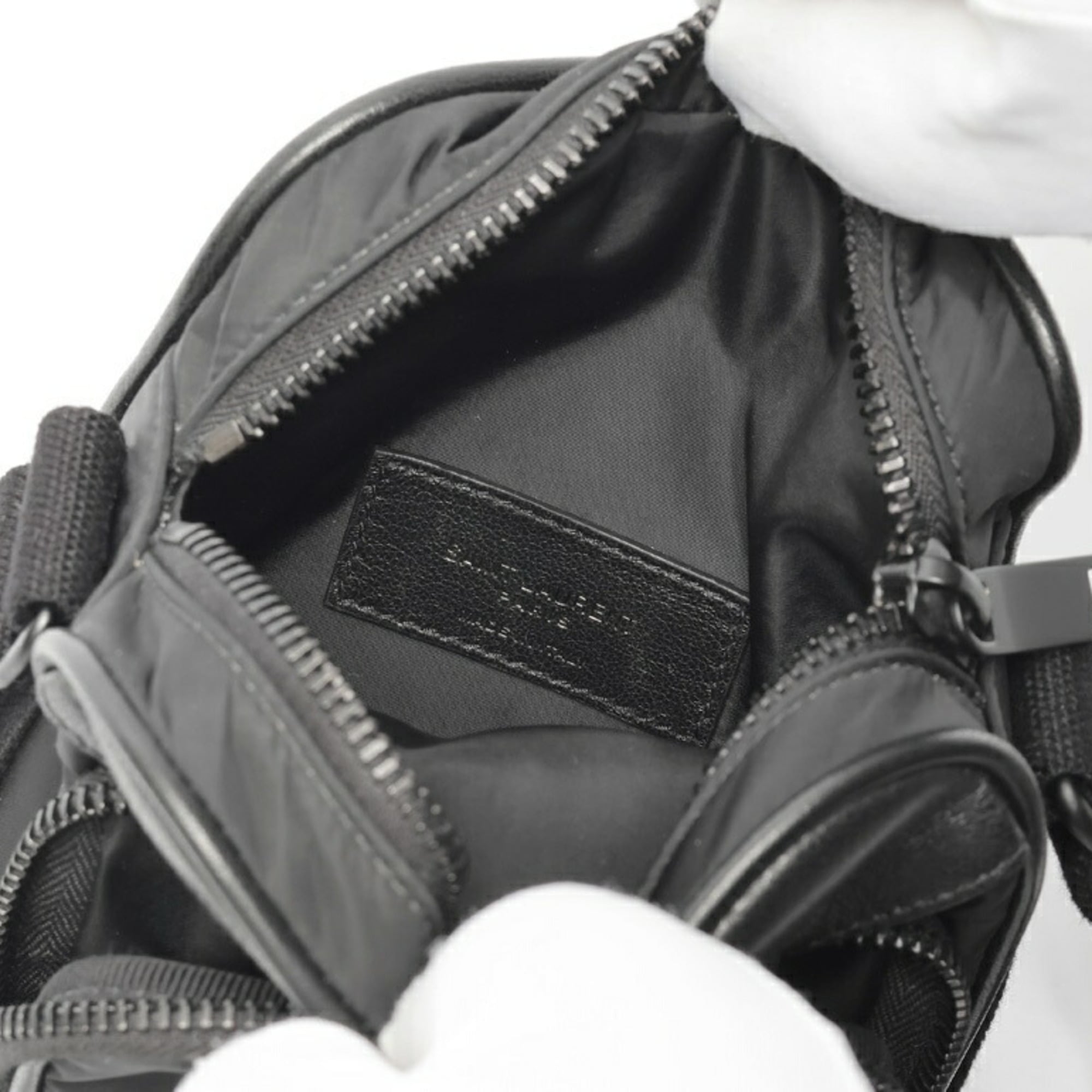 Saint Laurent Black Leather Shoulder Bag (Pre-Owned)