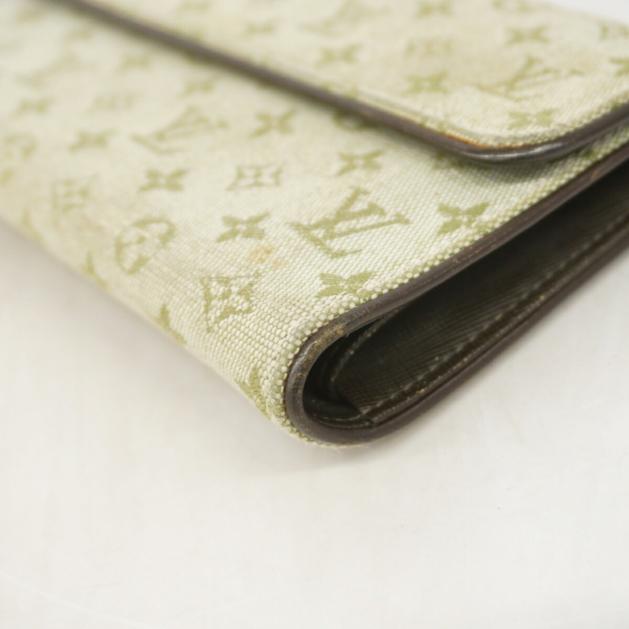 Louis Vuitton Khaki Long Wallet (Tri-Fold) (Pre-Owned)
