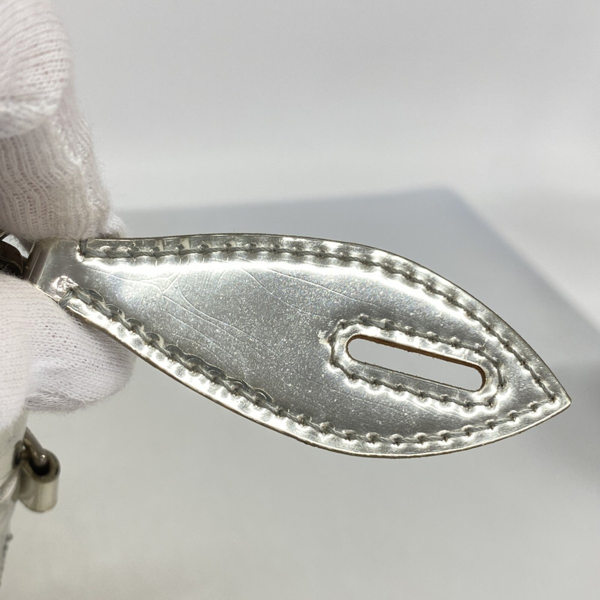 Louis Vuitton Argent Handbag (Pre-Owned)