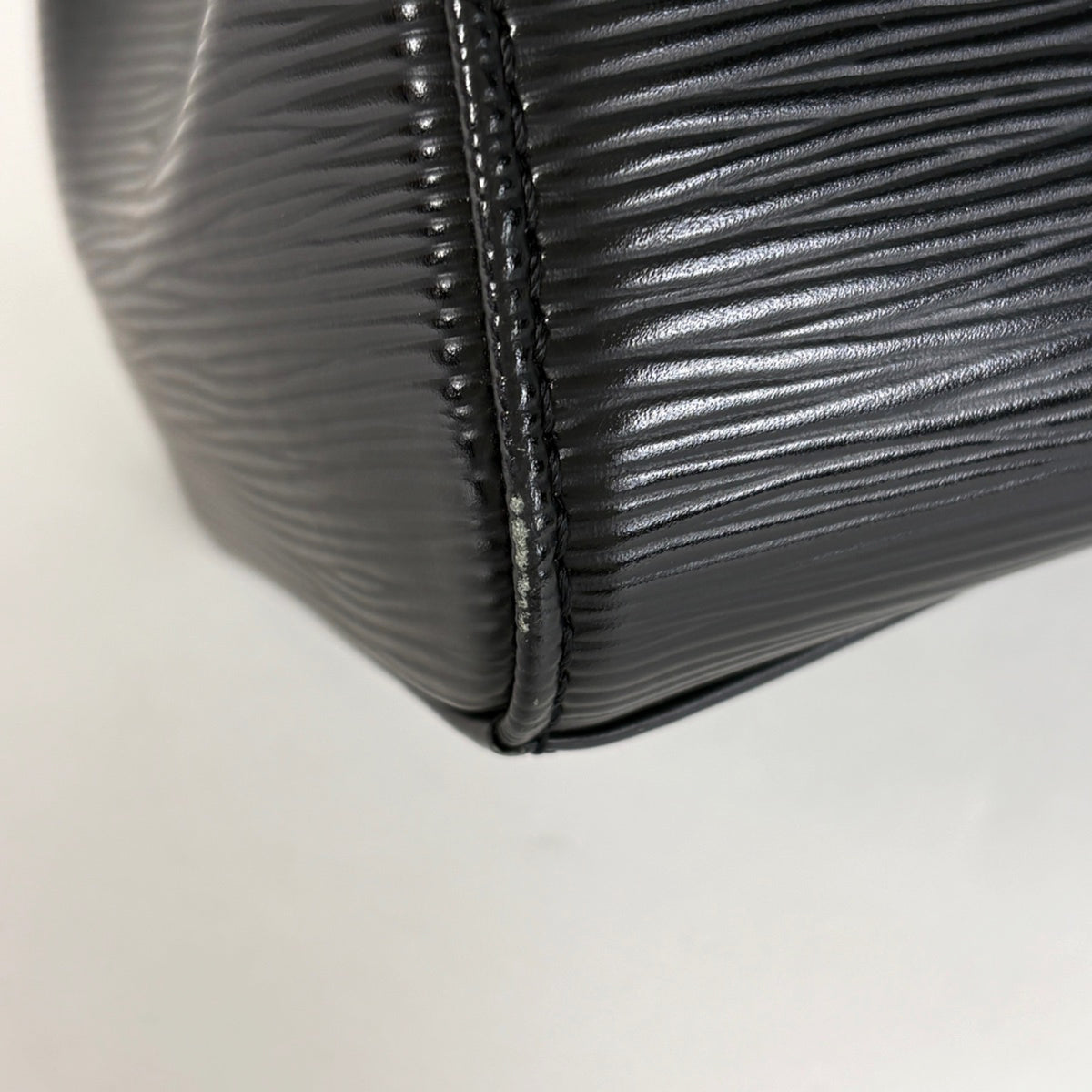 Louis Vuitton Black Noir Epi Leather Handbag (Pre-Owned)