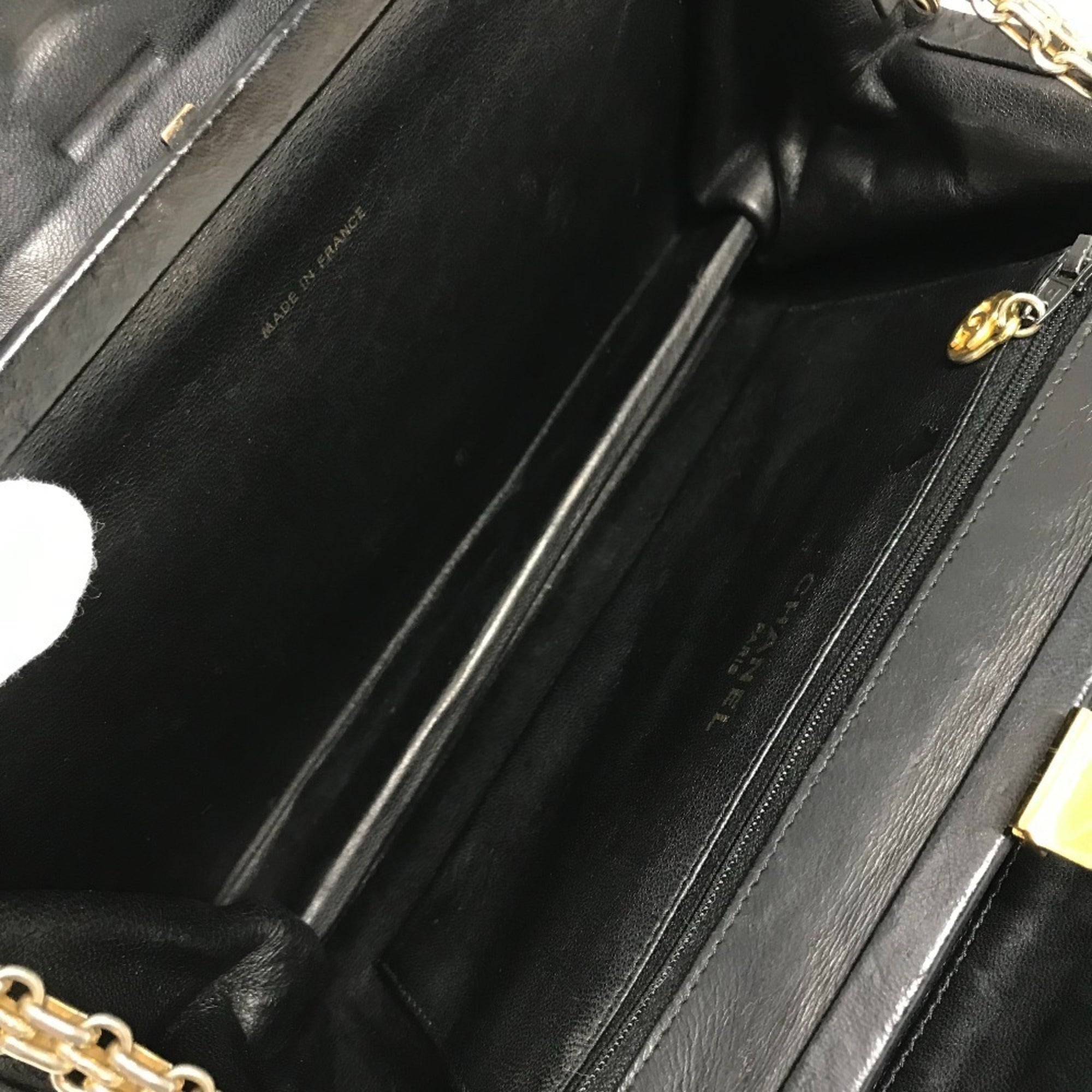 Chanel Matelasse Black Leather Shoulder Bag (Pre-Owned)