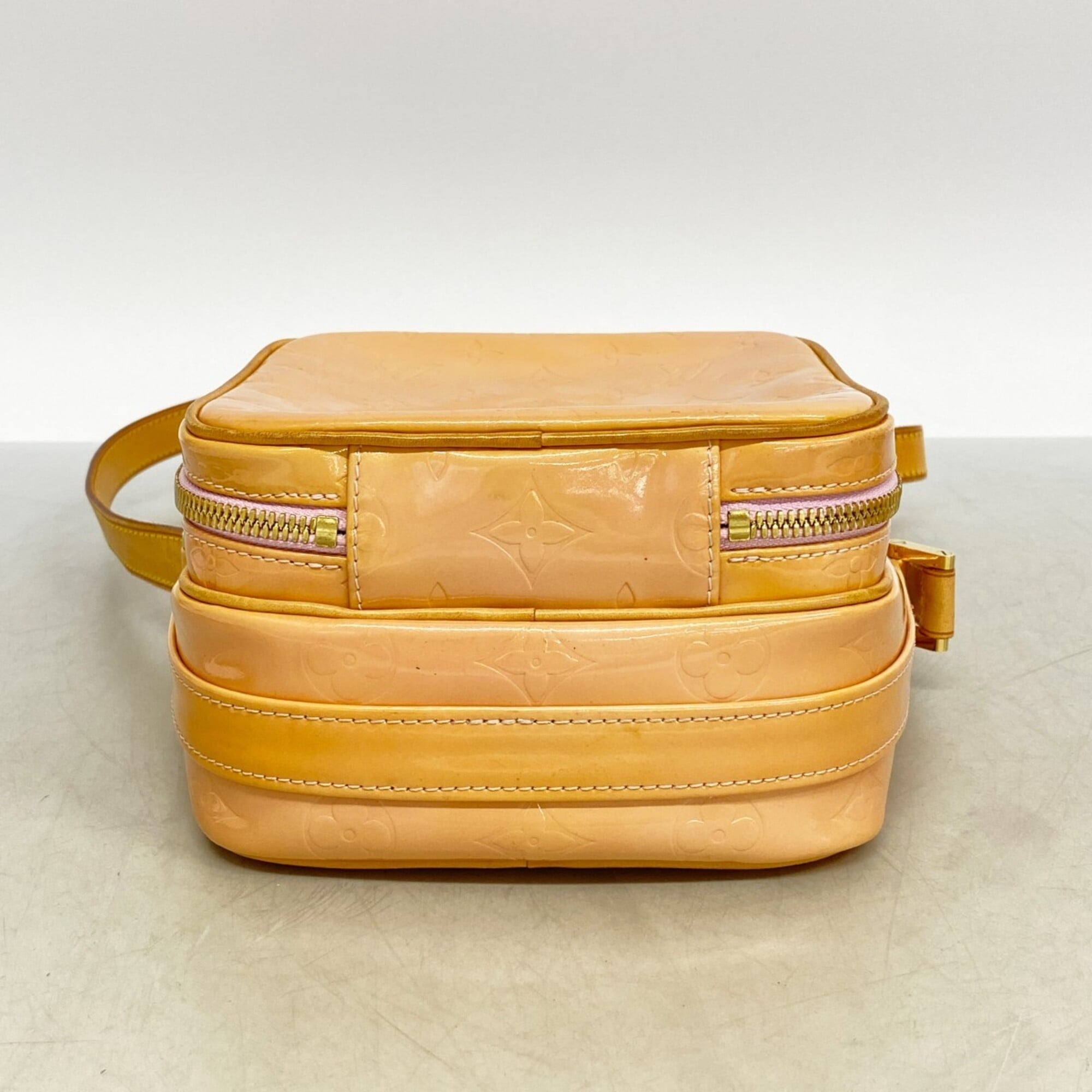 Louis Vuitton Rose Shoulder Bag (Pre-Owned)