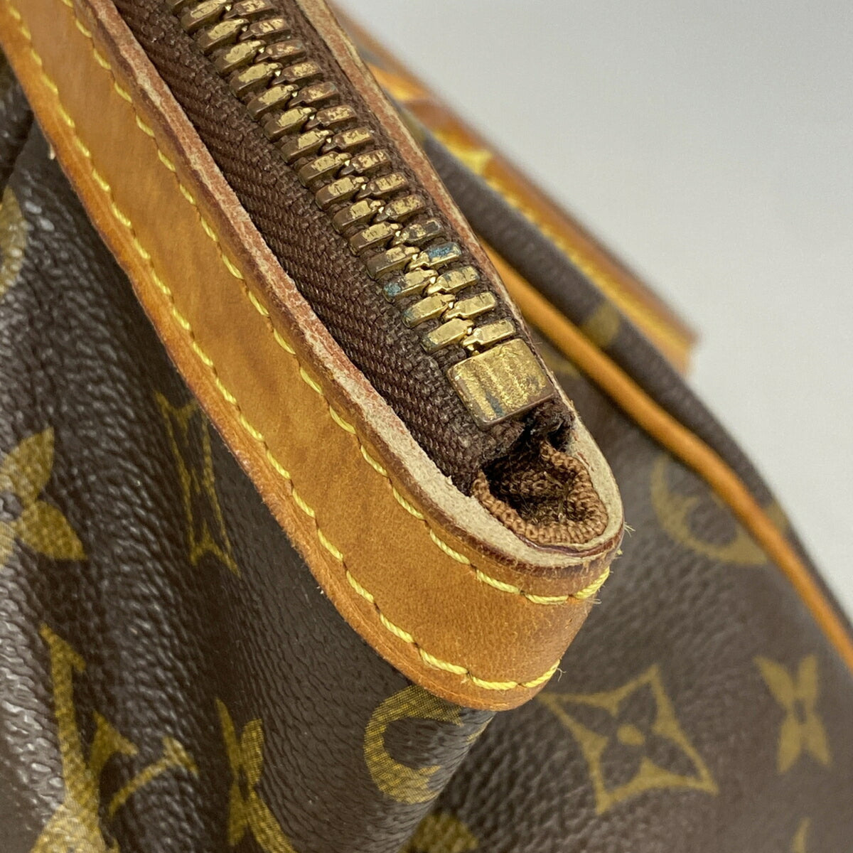 Louis Vuitton Brown Handbag (Pre-Owned)