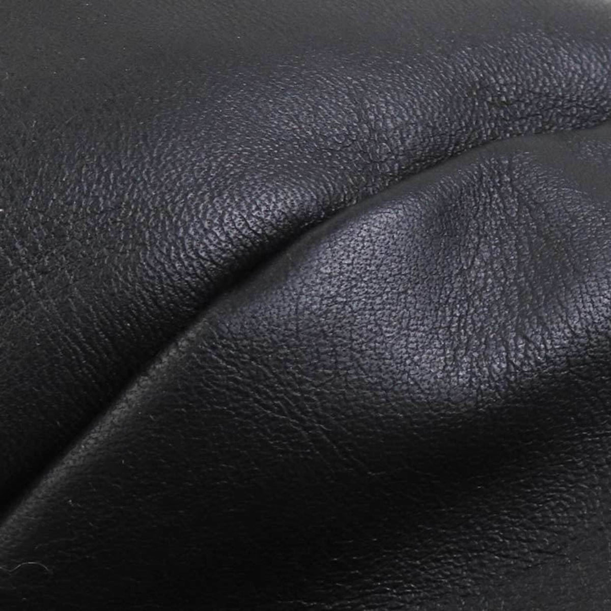 Salvatore Ferragamo Black Leather Shoulder Bag (Pre-Owned)