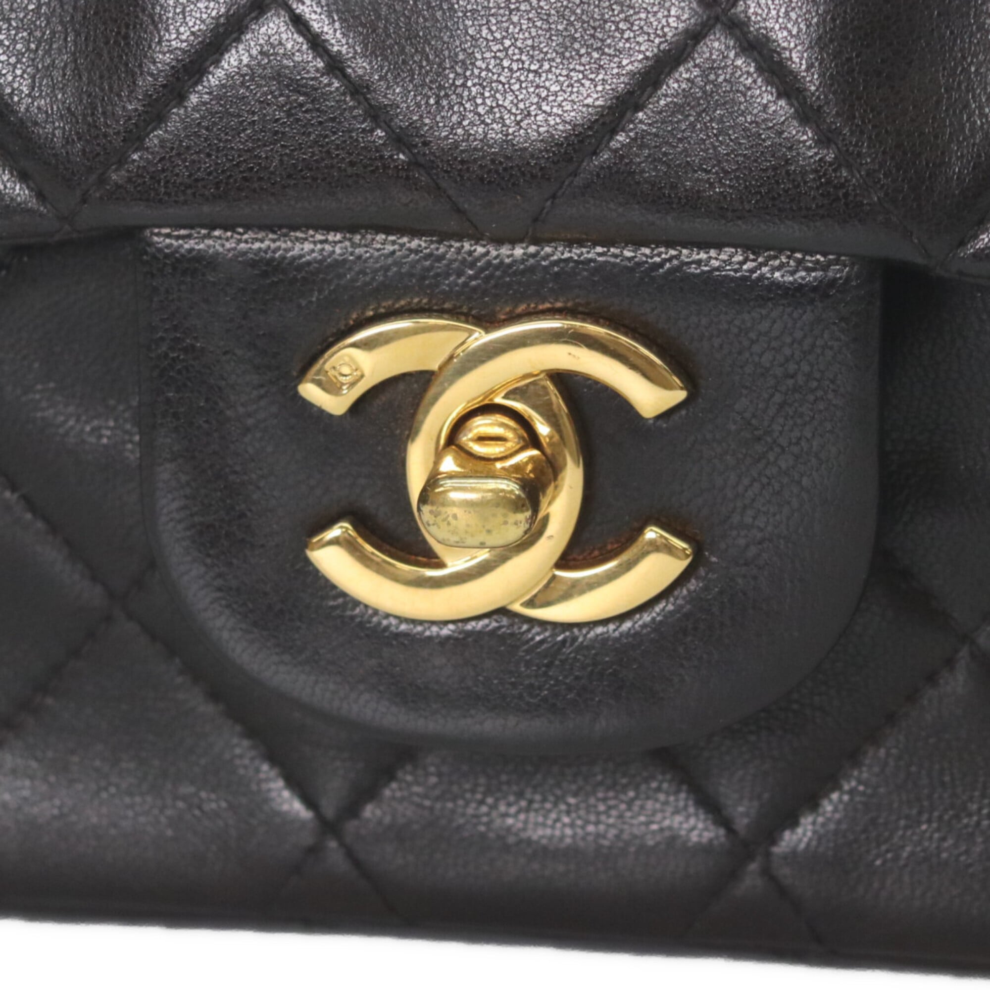 Chanel Black Leather Shoulder Bag (Pre-Owned)