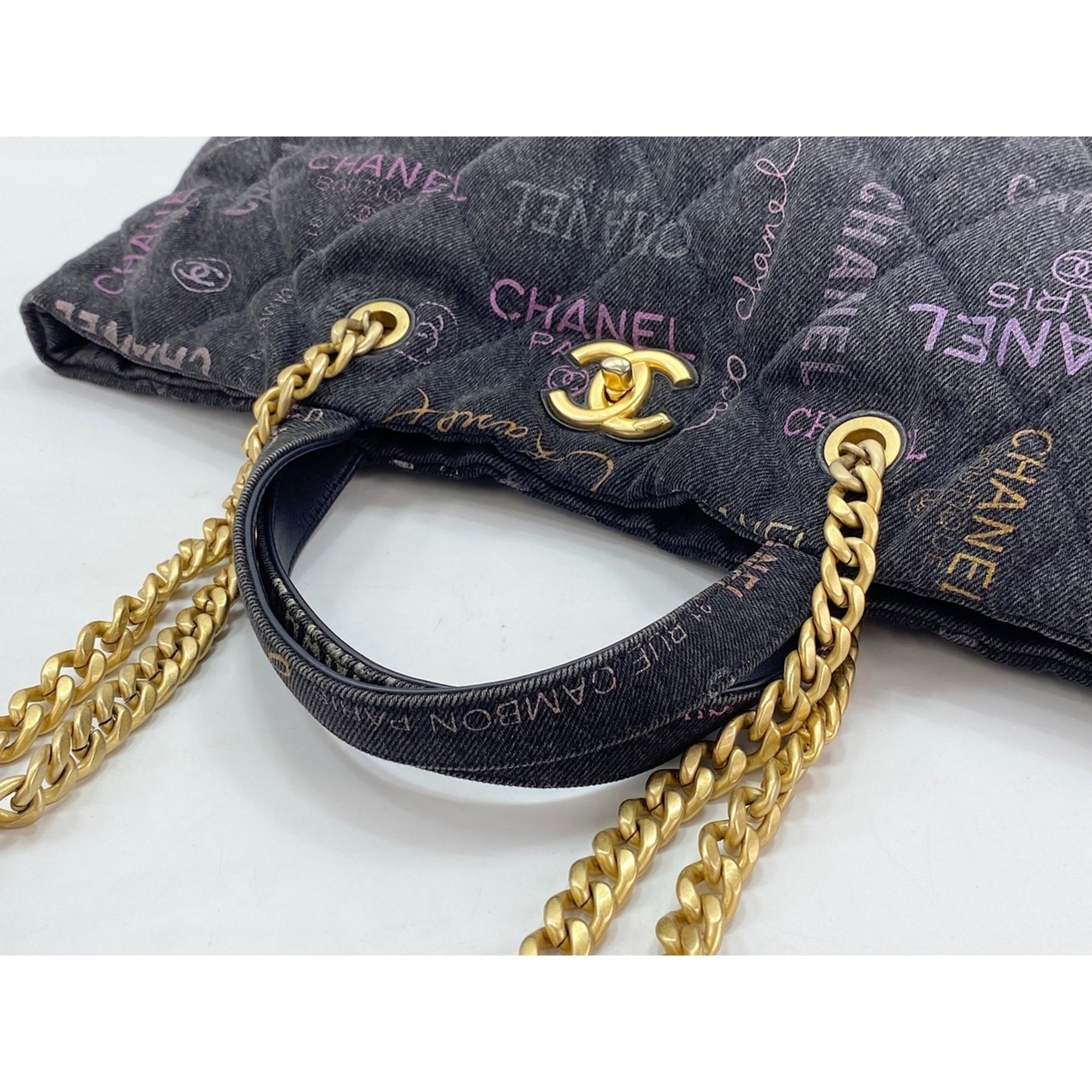 Chanel Multi-Color Handbag (Pre-Owned)