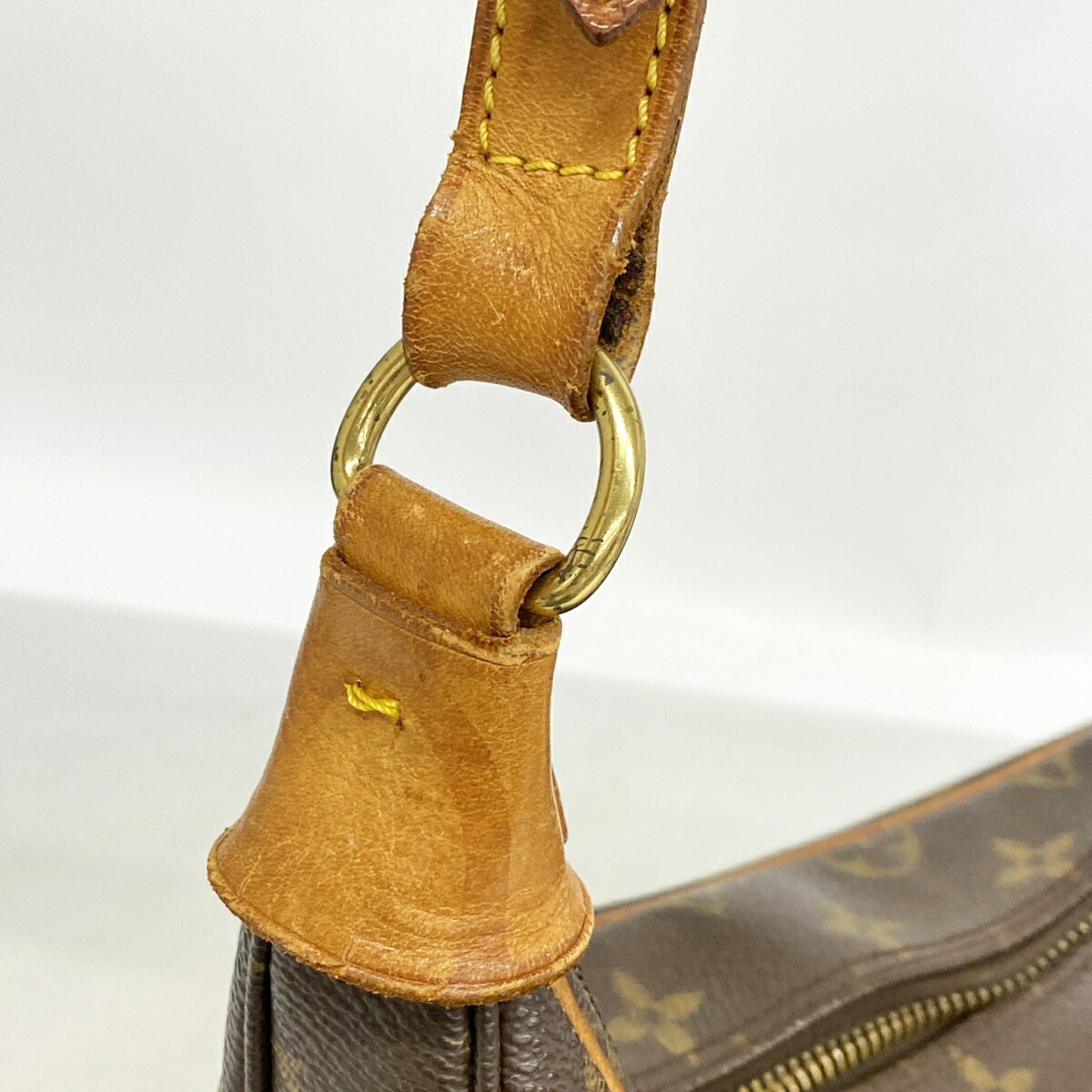 Louis Vuitton Brown Shoulder Bag (Pre-Owned)