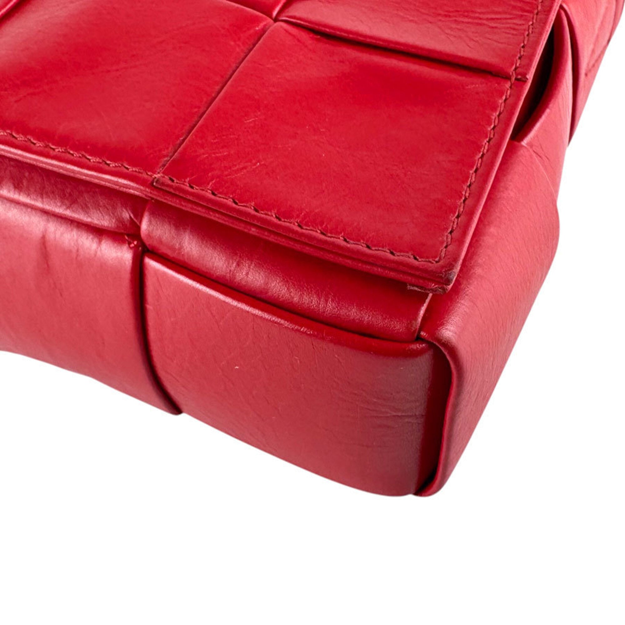 Bottega Veneta Red Color Leather Shoulder Bag (Pre-Owned)