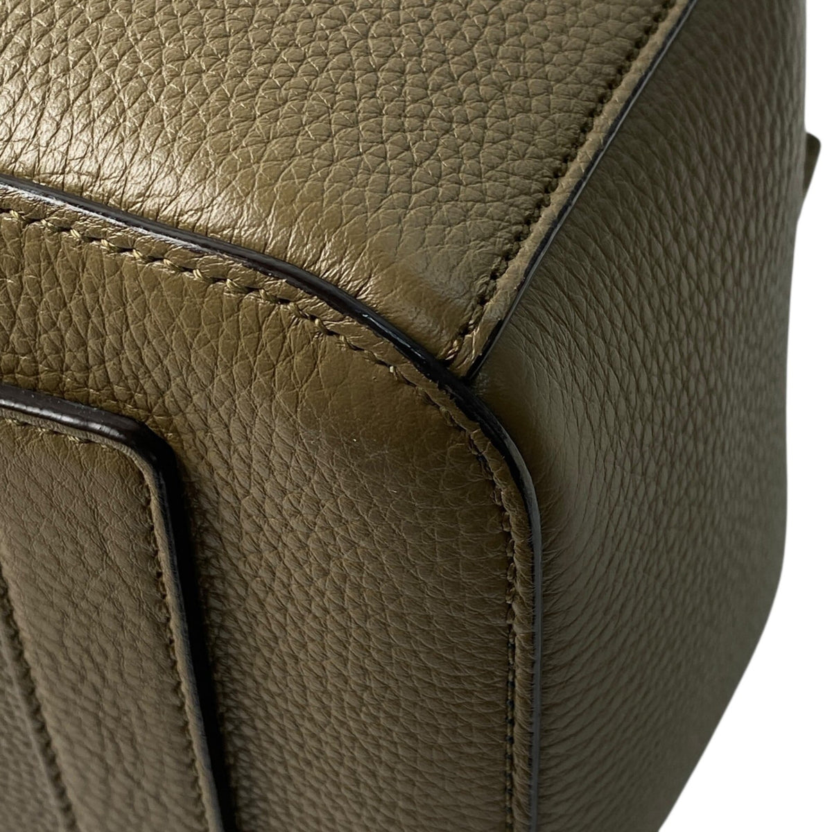 Bally Grayish Leather Handbag (Pre-Owned)