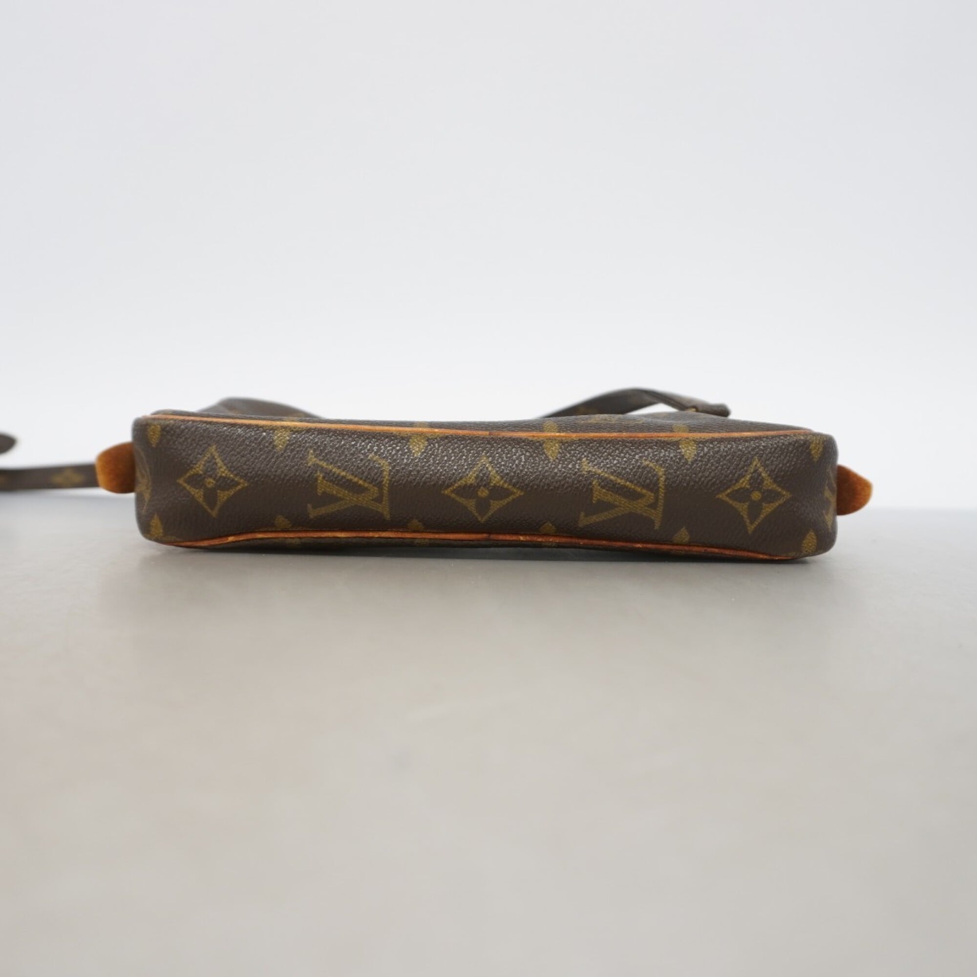 Louis Vuitton Brown Shoulder Bag (Pre-Owned)