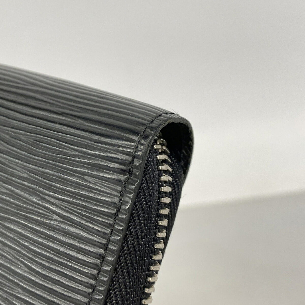Louis Vuitton Noir Long Wallet (Bi-Fold) (Pre-Owned)
