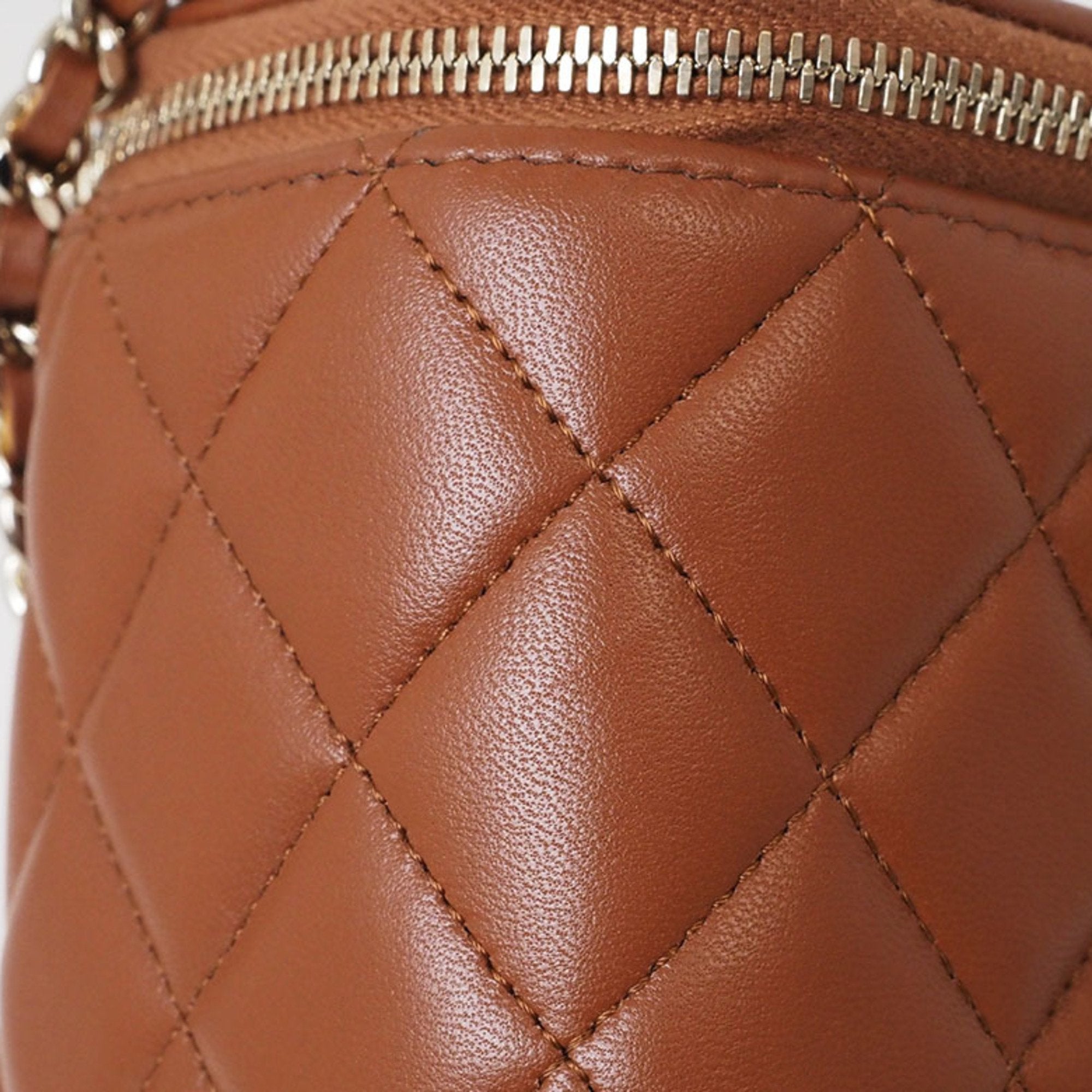 Chanel Brown Leather Shoulder Bag (Pre-Owned)