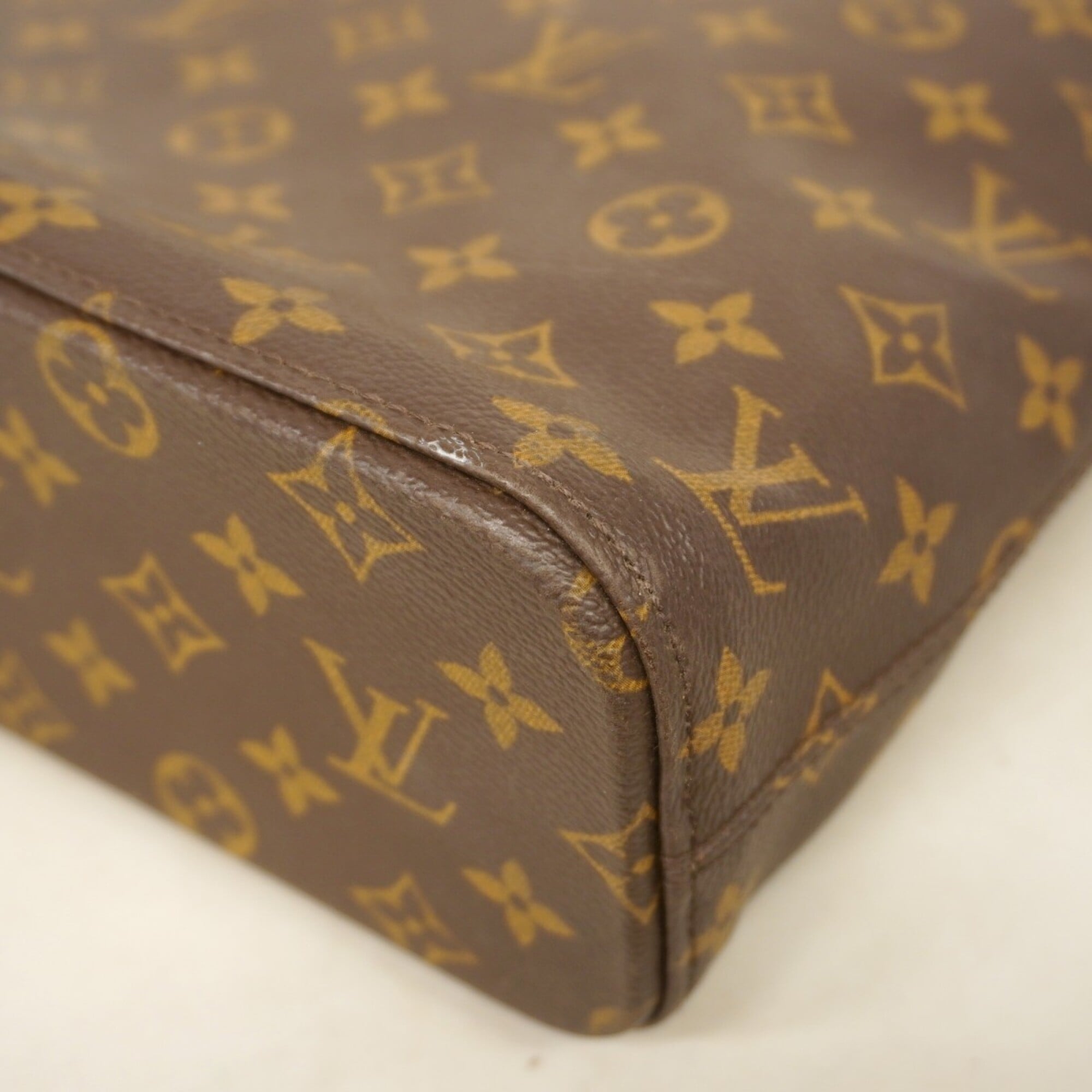 Louis Vuitton Brown Shoulder Bag (Pre-Owned)