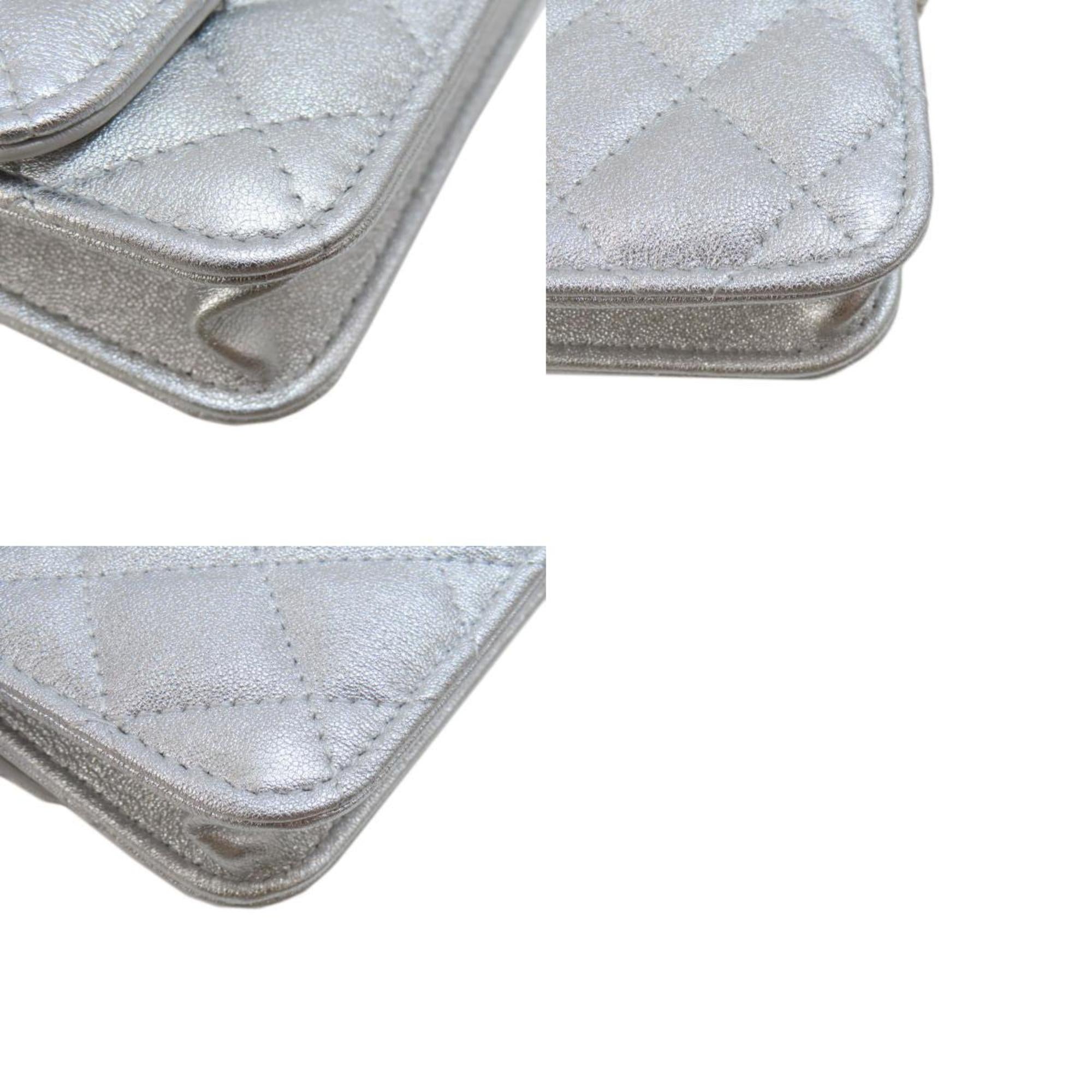 Chanel Silver Leather Shoulder Bag (Pre-Owned)