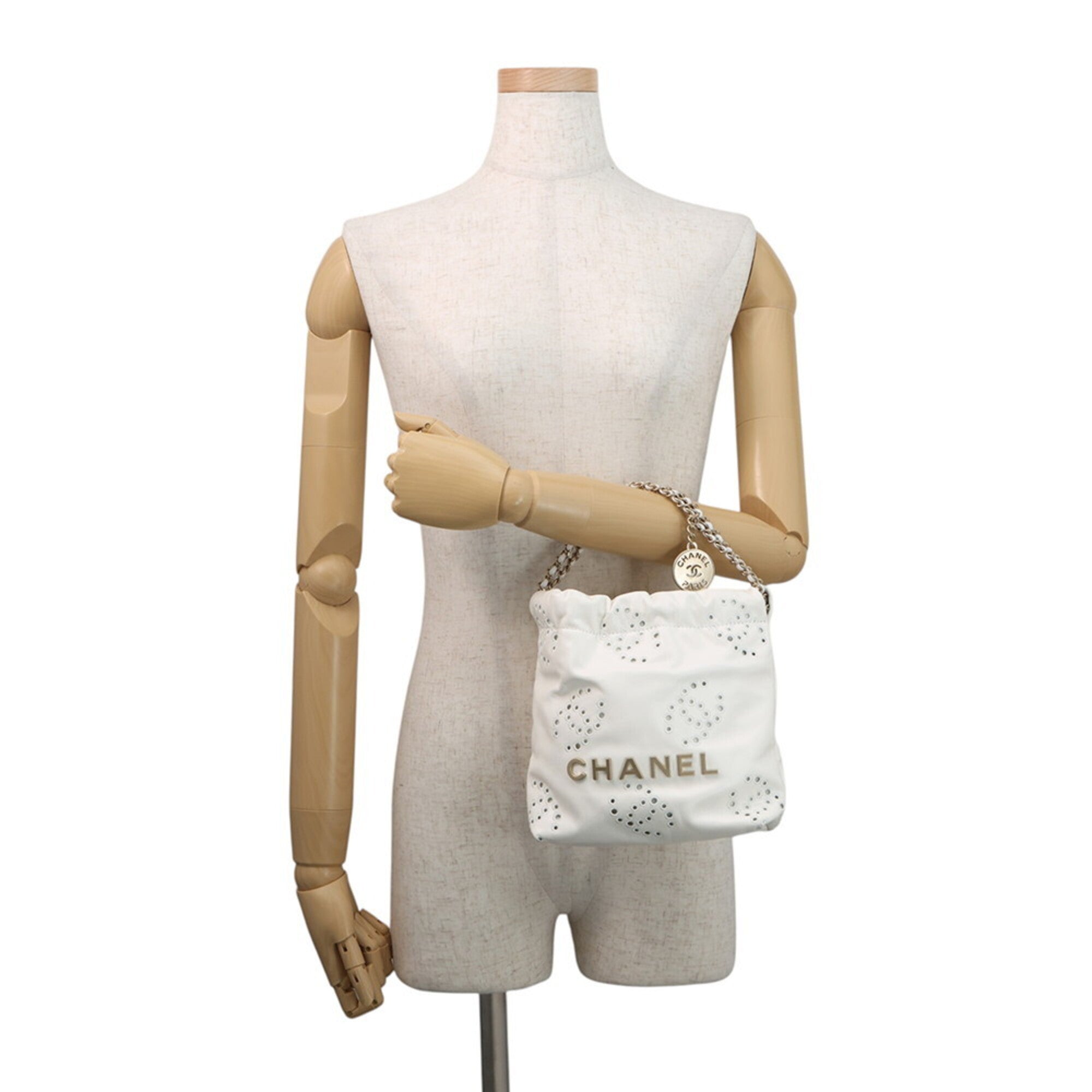 Chanel White Leather Handbag (Pre-Owned)