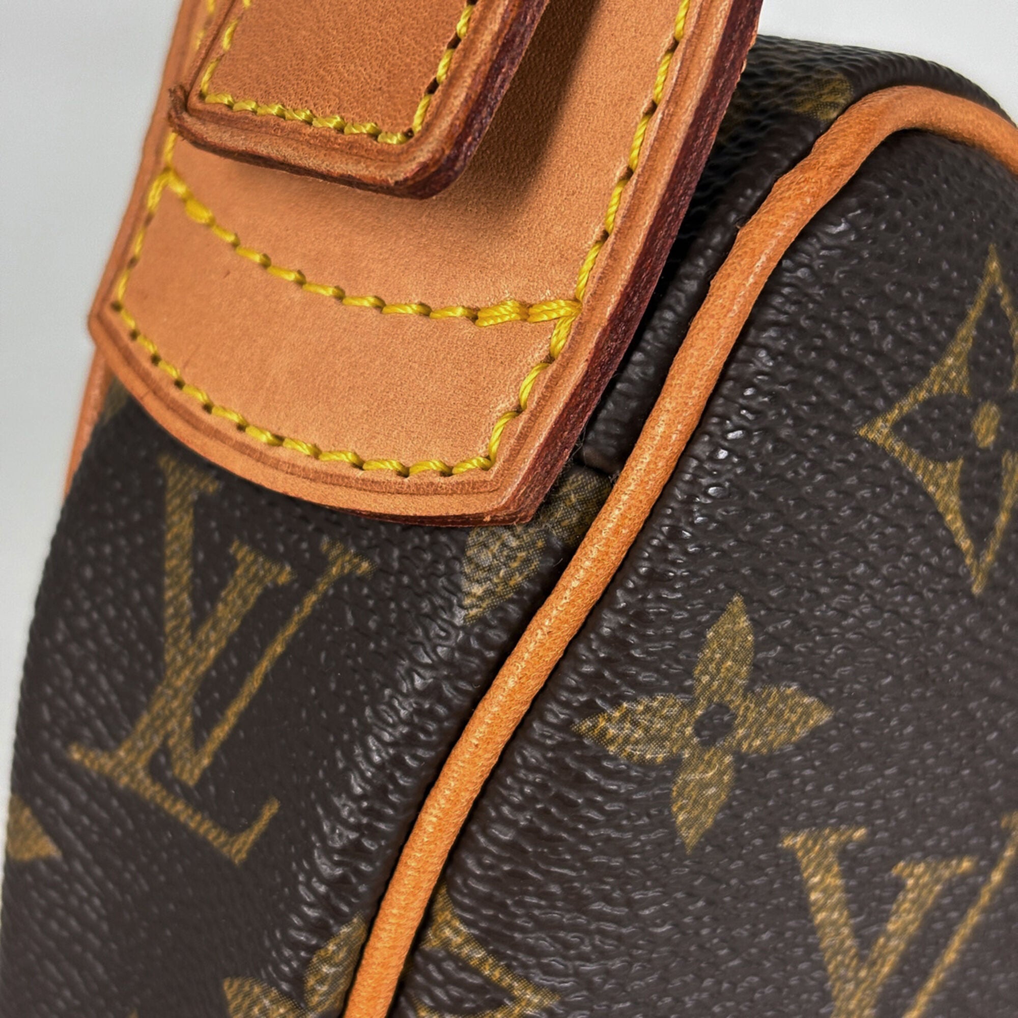 Louis Vuitton Brown Monogram Monogram Shoulder Bag (Pre-Owned)