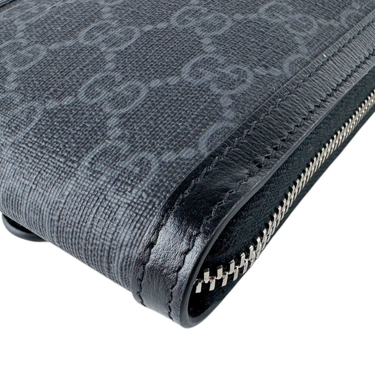Gucci Black Gg Supreme Pouch Shoulder Bag (Pre-Owned)