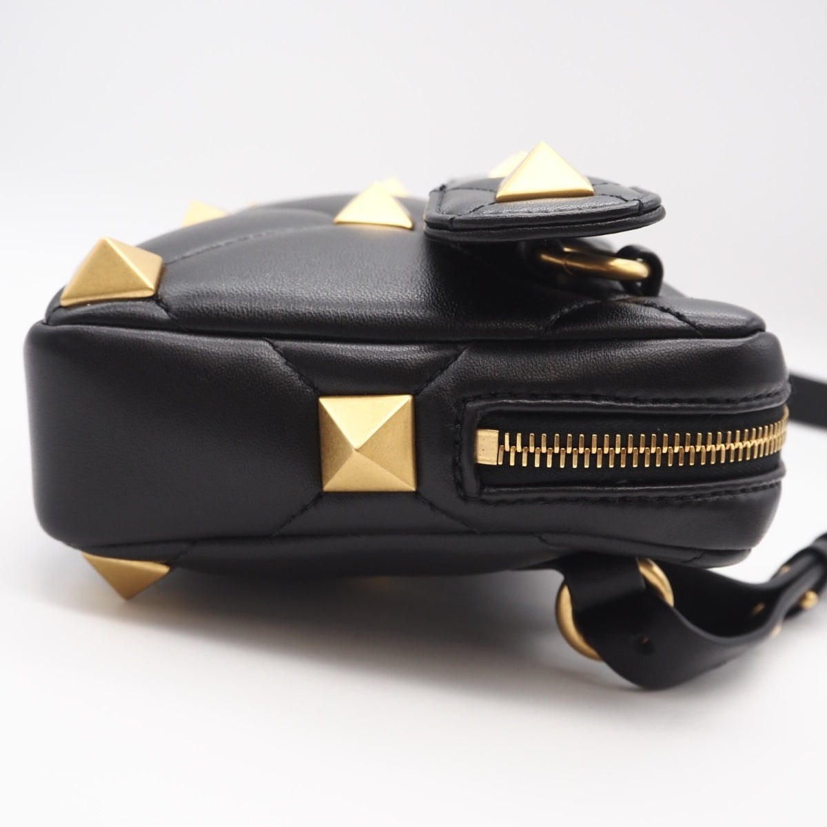 Valentino Black Leather Shoulder Bag (Pre-Owned)