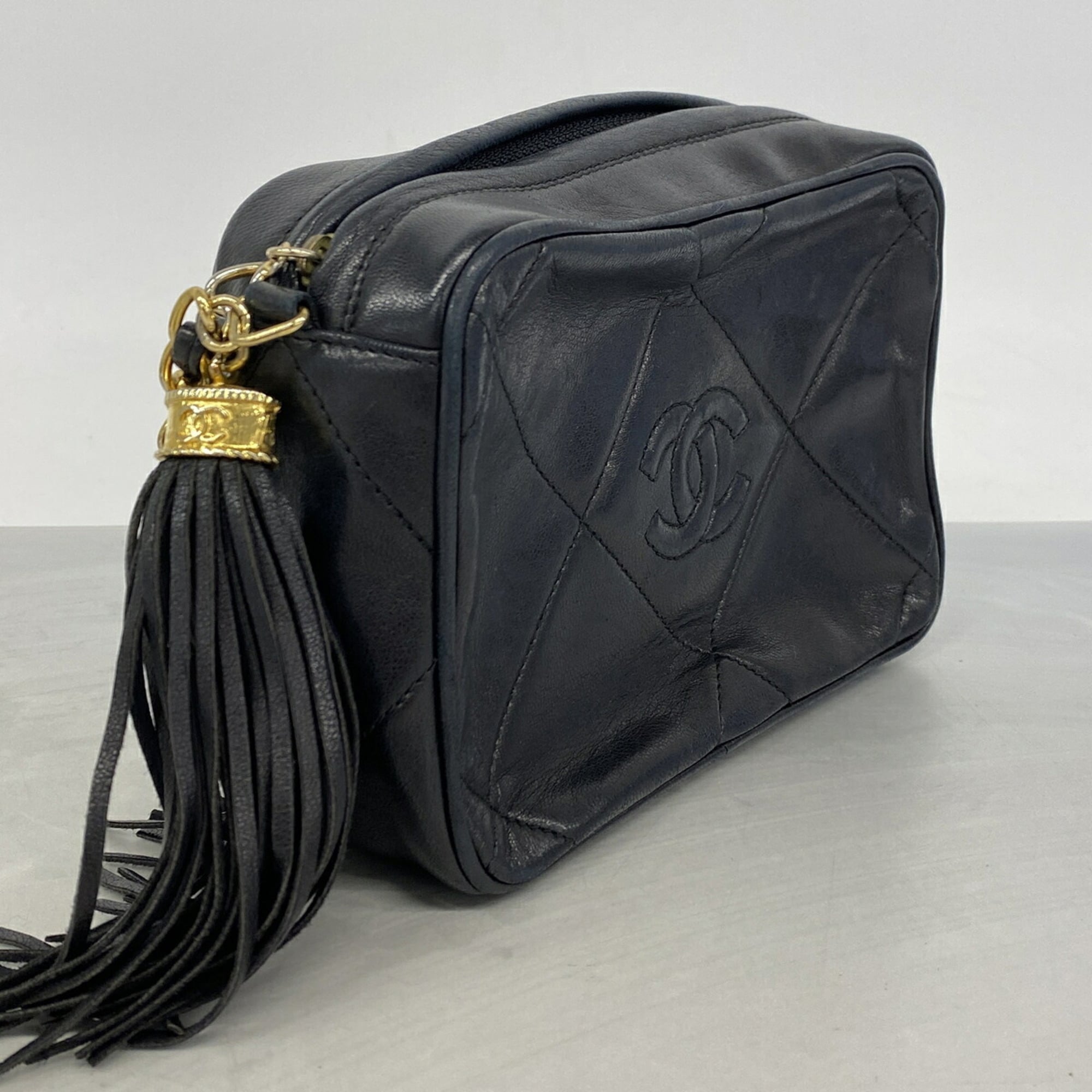 Chanel Black Leather Shoulder Bag (Pre-Owned)