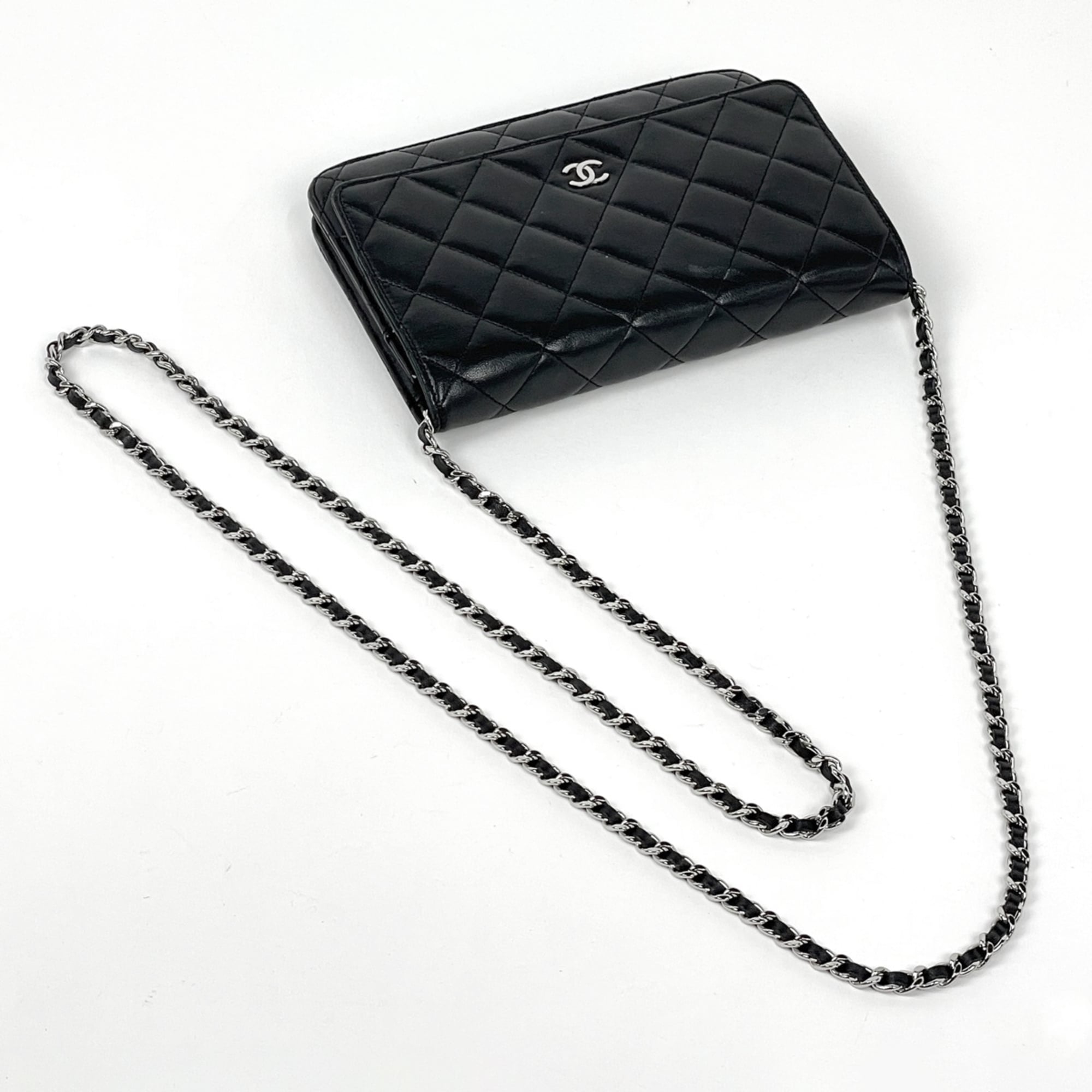 Chanel Black Leather Shoulder Bag (Pre-Owned)