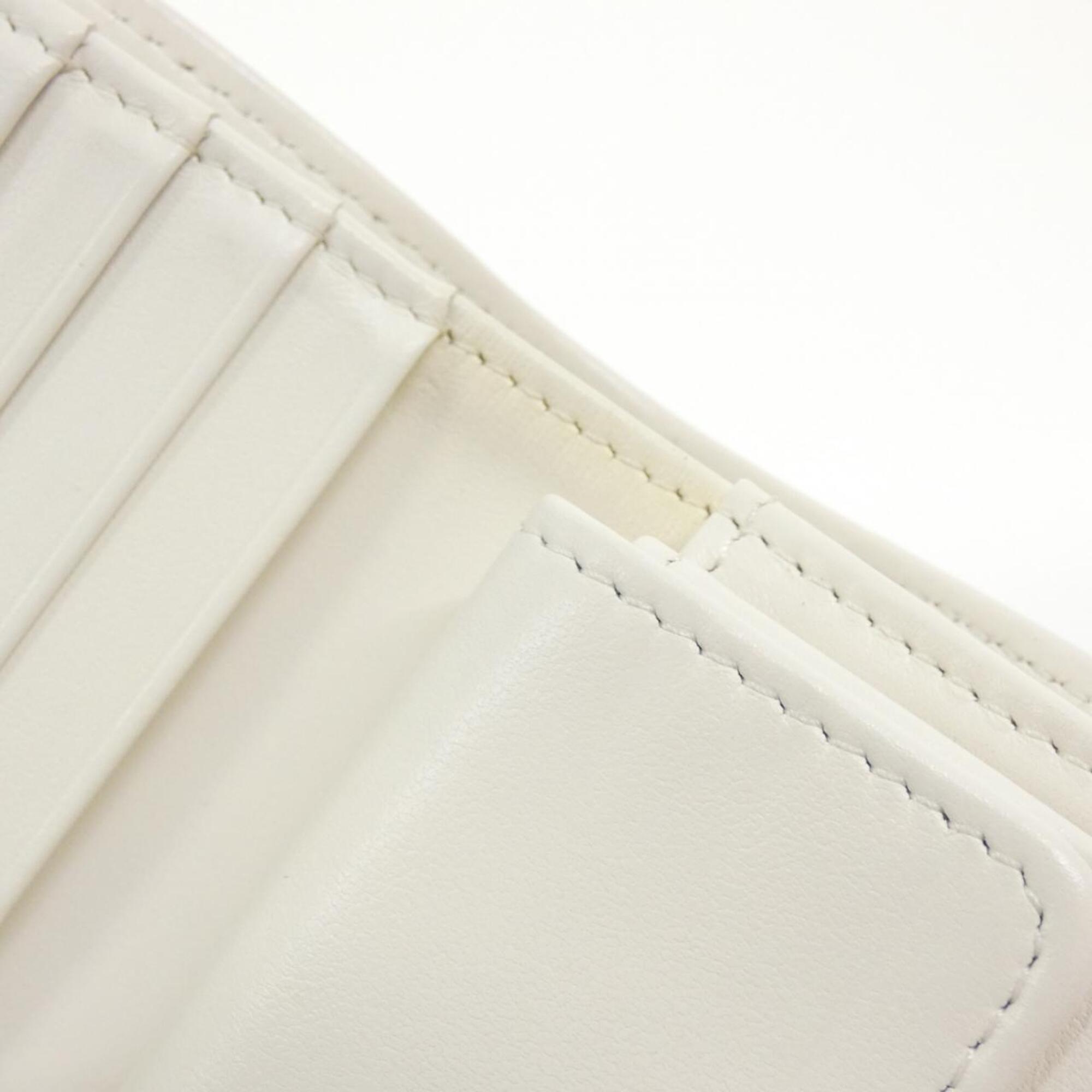 Chanel White Grained Calfskin Long Wallet (Bi-Fold) (Pre-Owned)