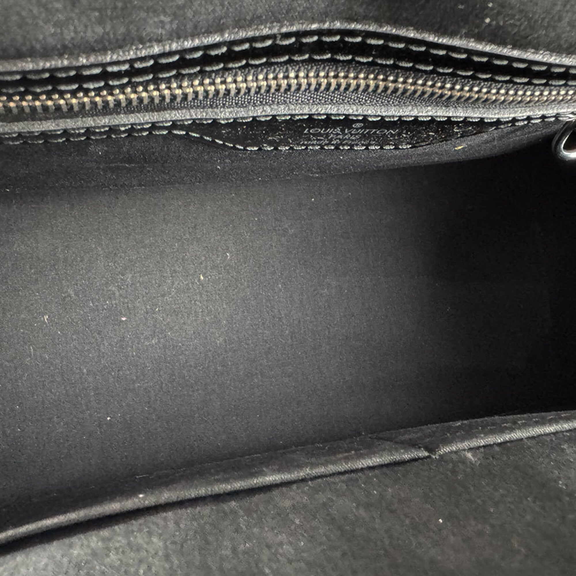 Louis Vuitton Noir Handbag Shoulder Bag (Pre-Owned)